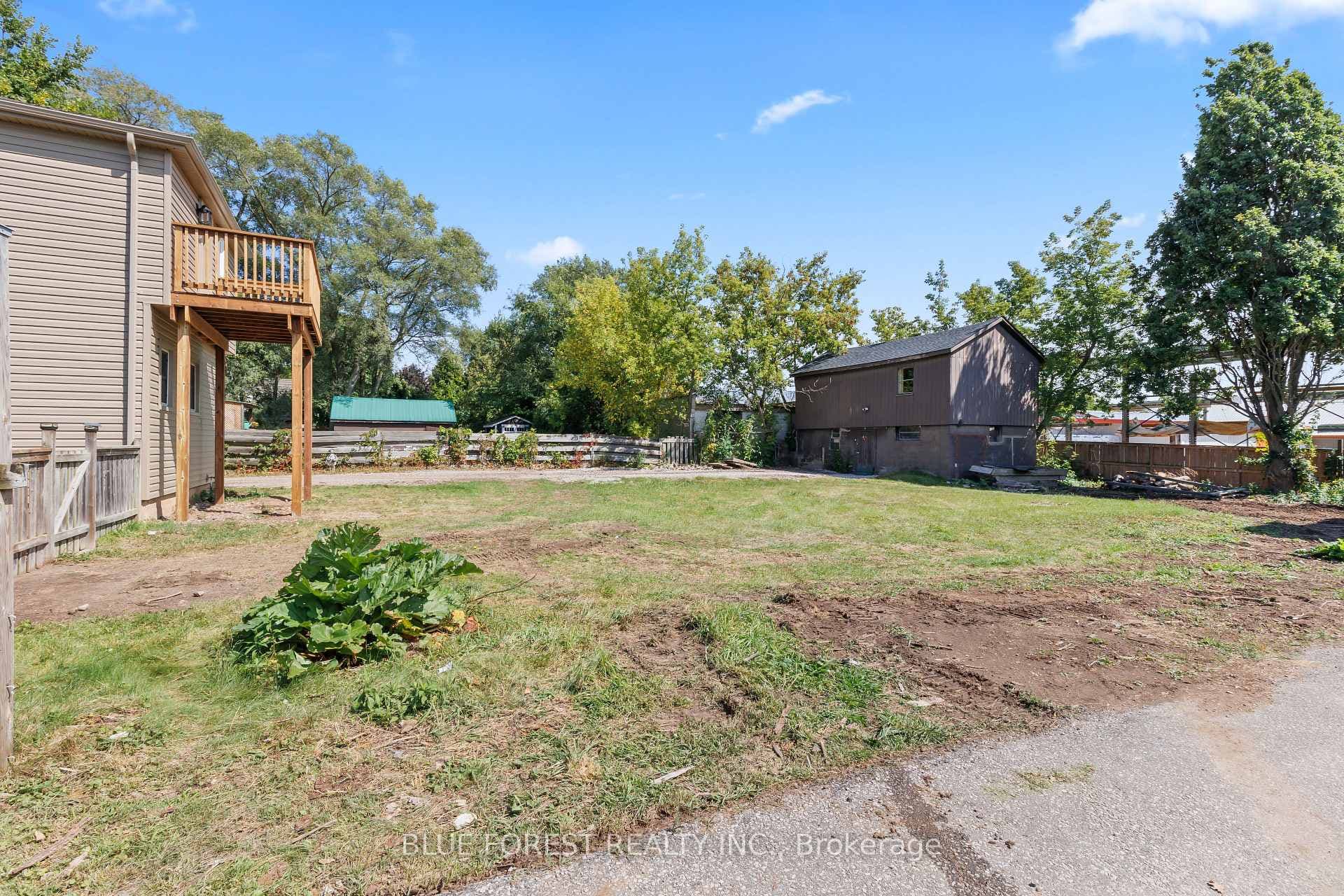7065 Longwoods Road photo 42