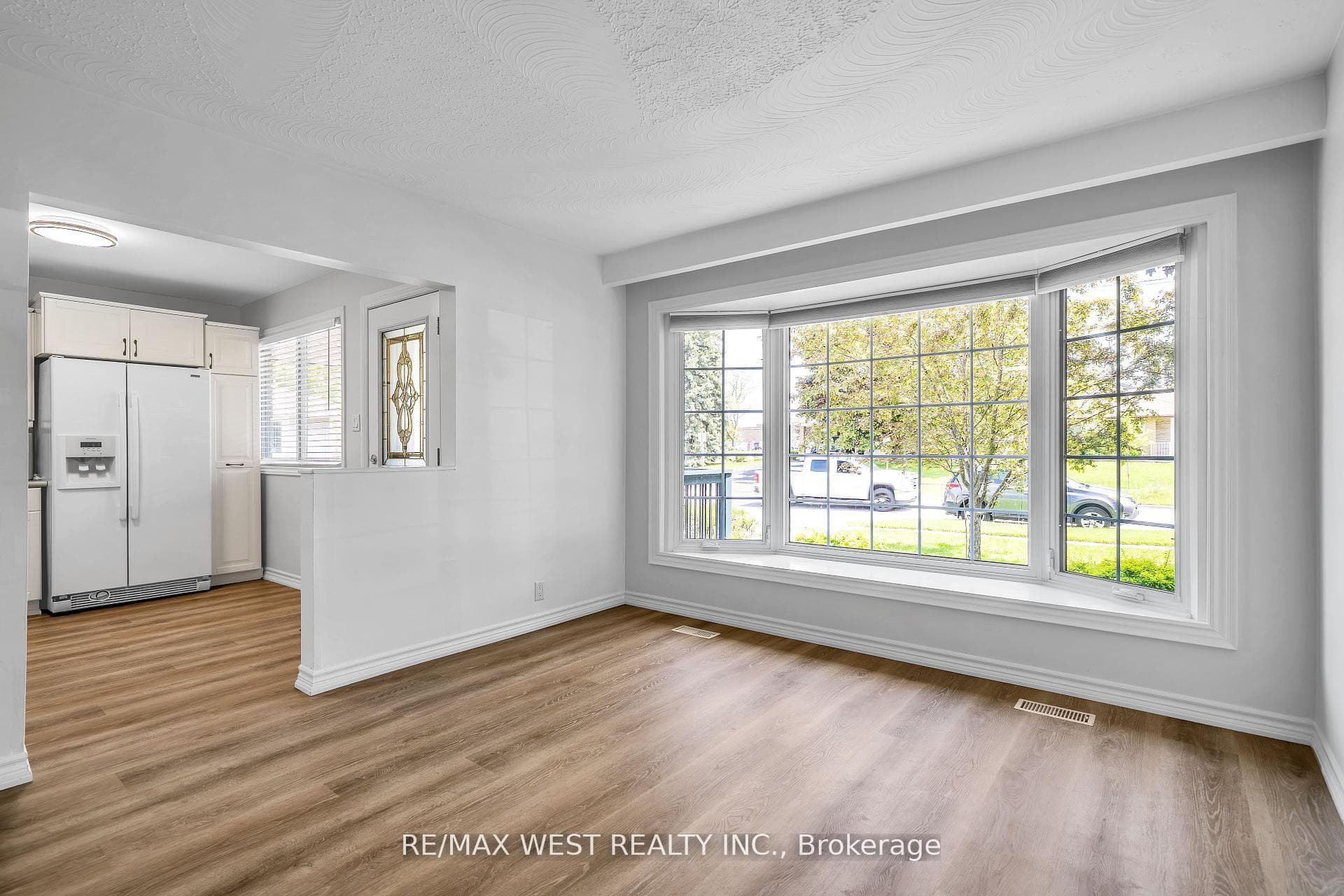 12 Athabasca Street photo 2