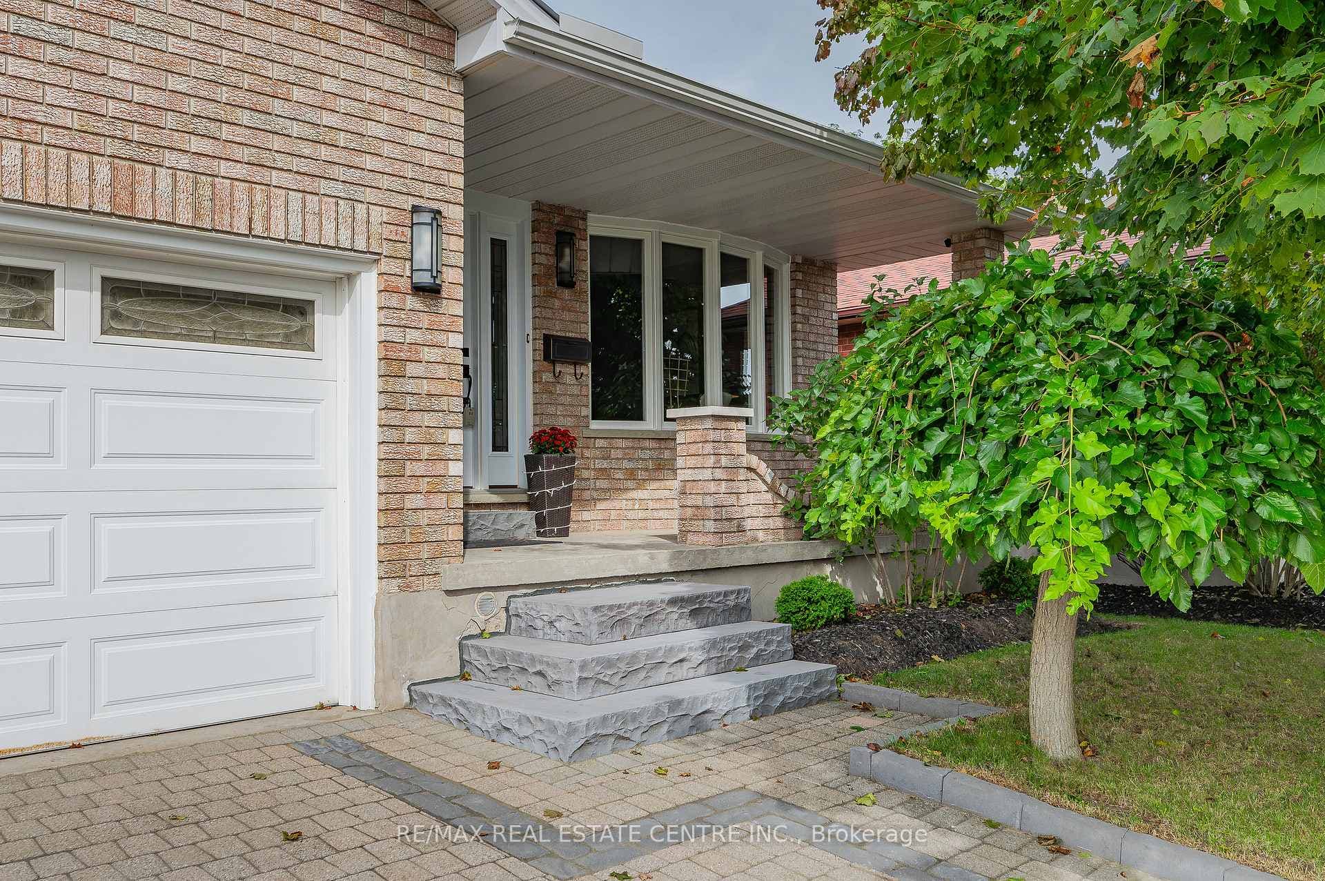 650 Champlain Boulevard photo 2