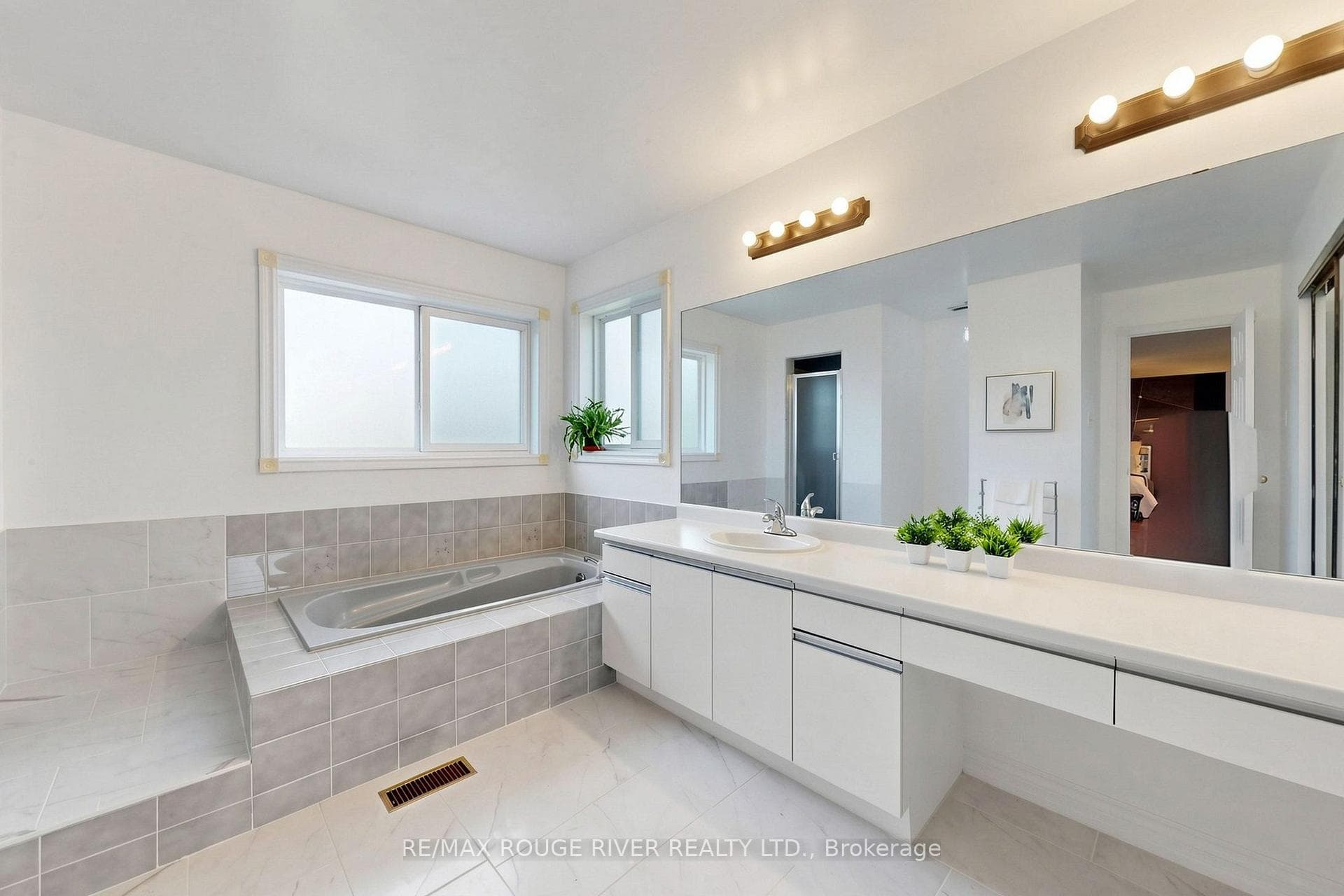 4 pc ensuite