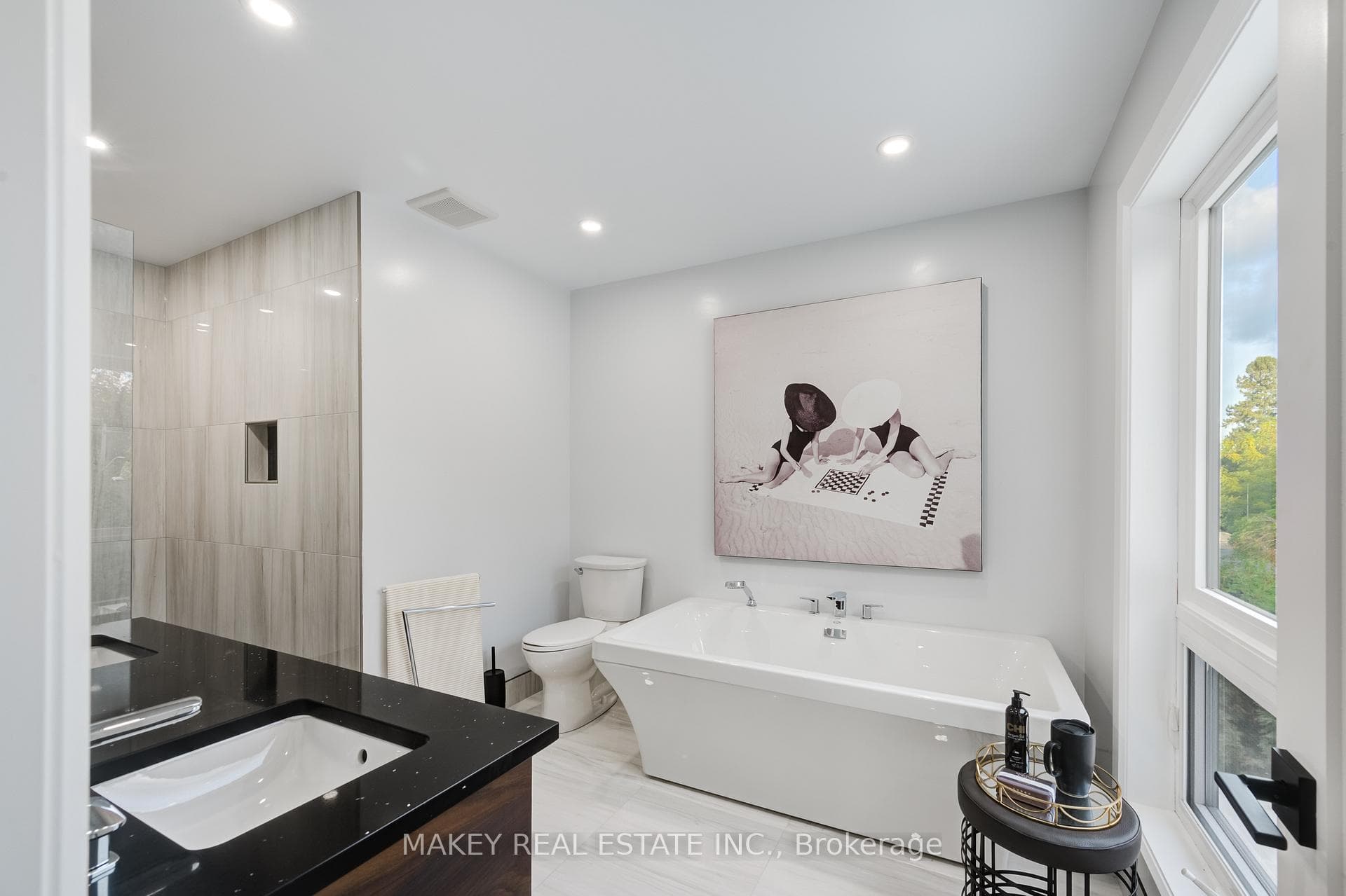 647 Devonshire Avenue photo 26