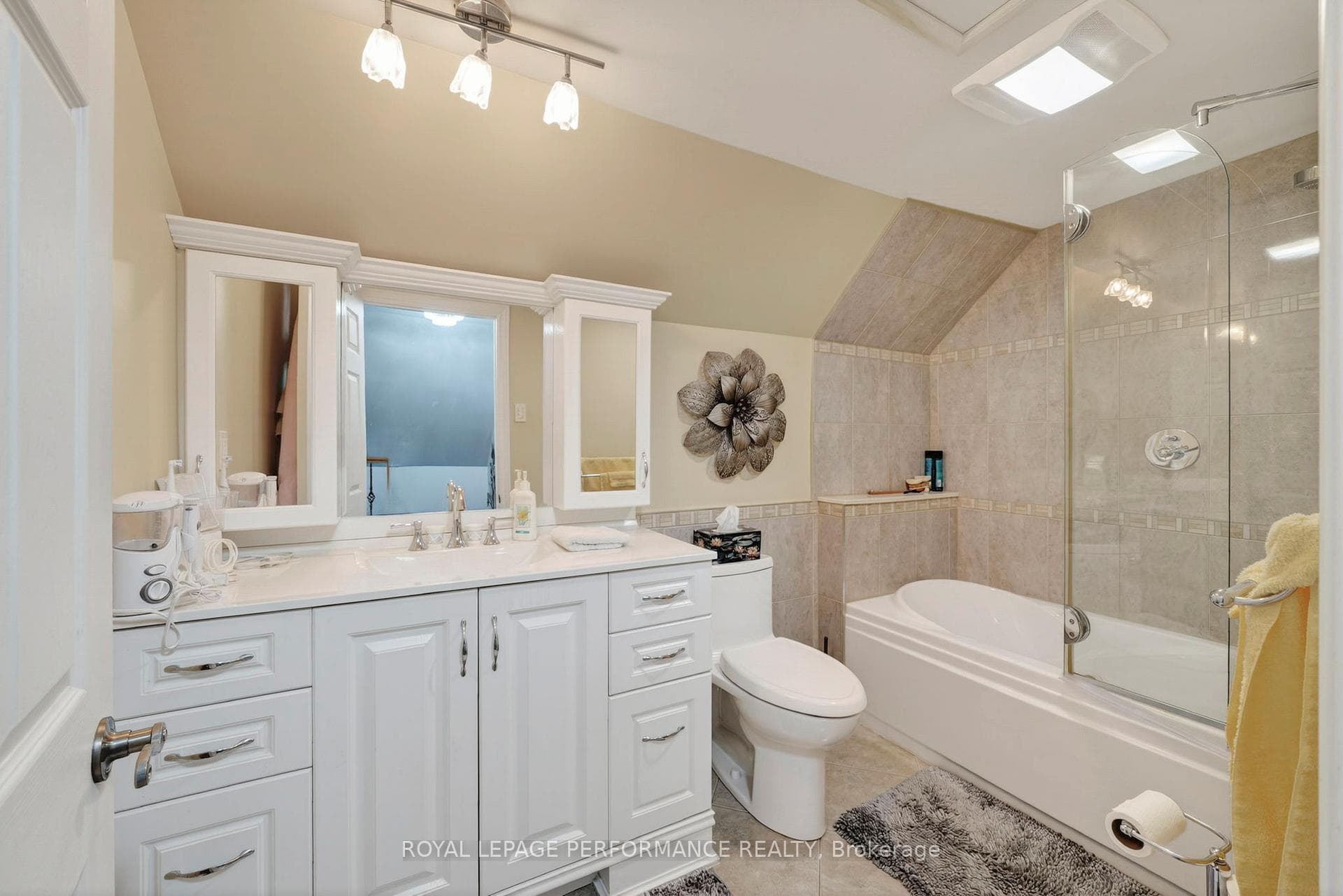 617 Augustus Street photo 29