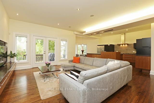 25 Bannockburn Avenue photo 8
