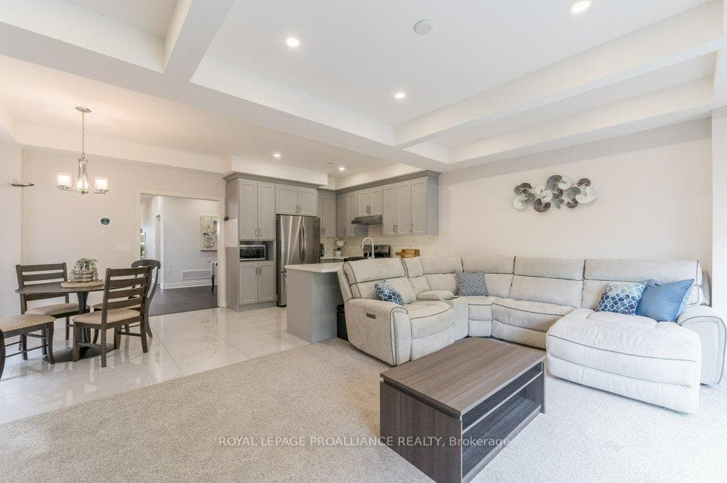 40 Ouellette Drive photo 4