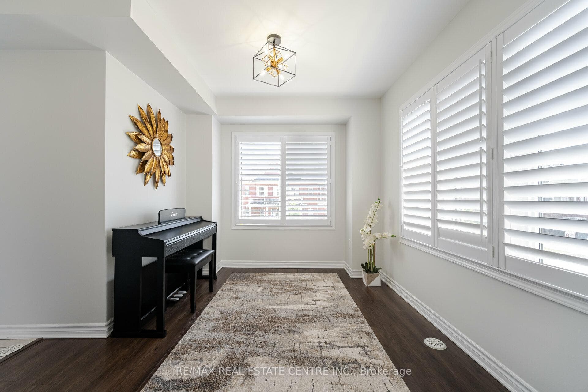 261 Eves Gate photo 17