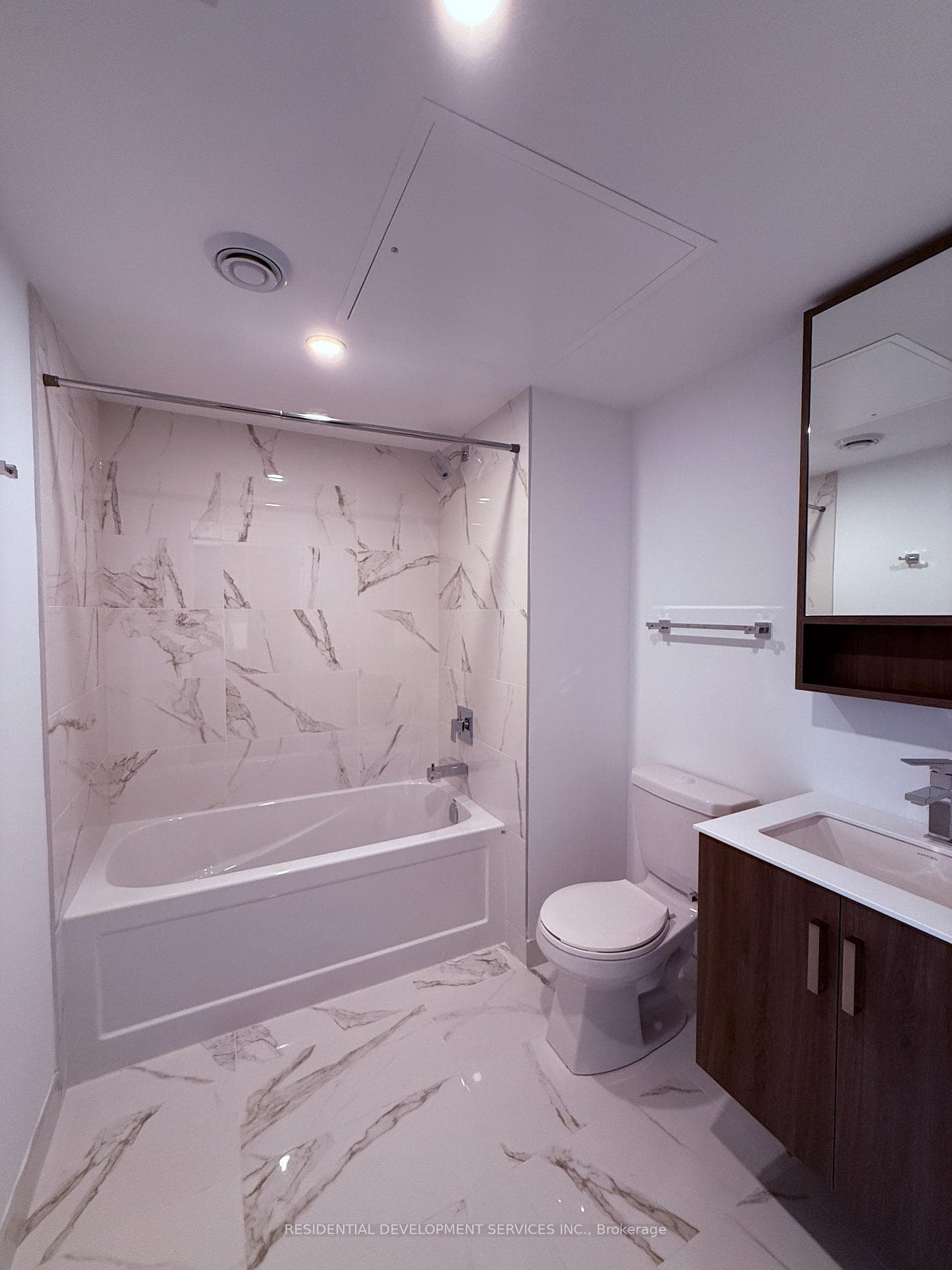 88 Queen Street Unit 3216 photo 9