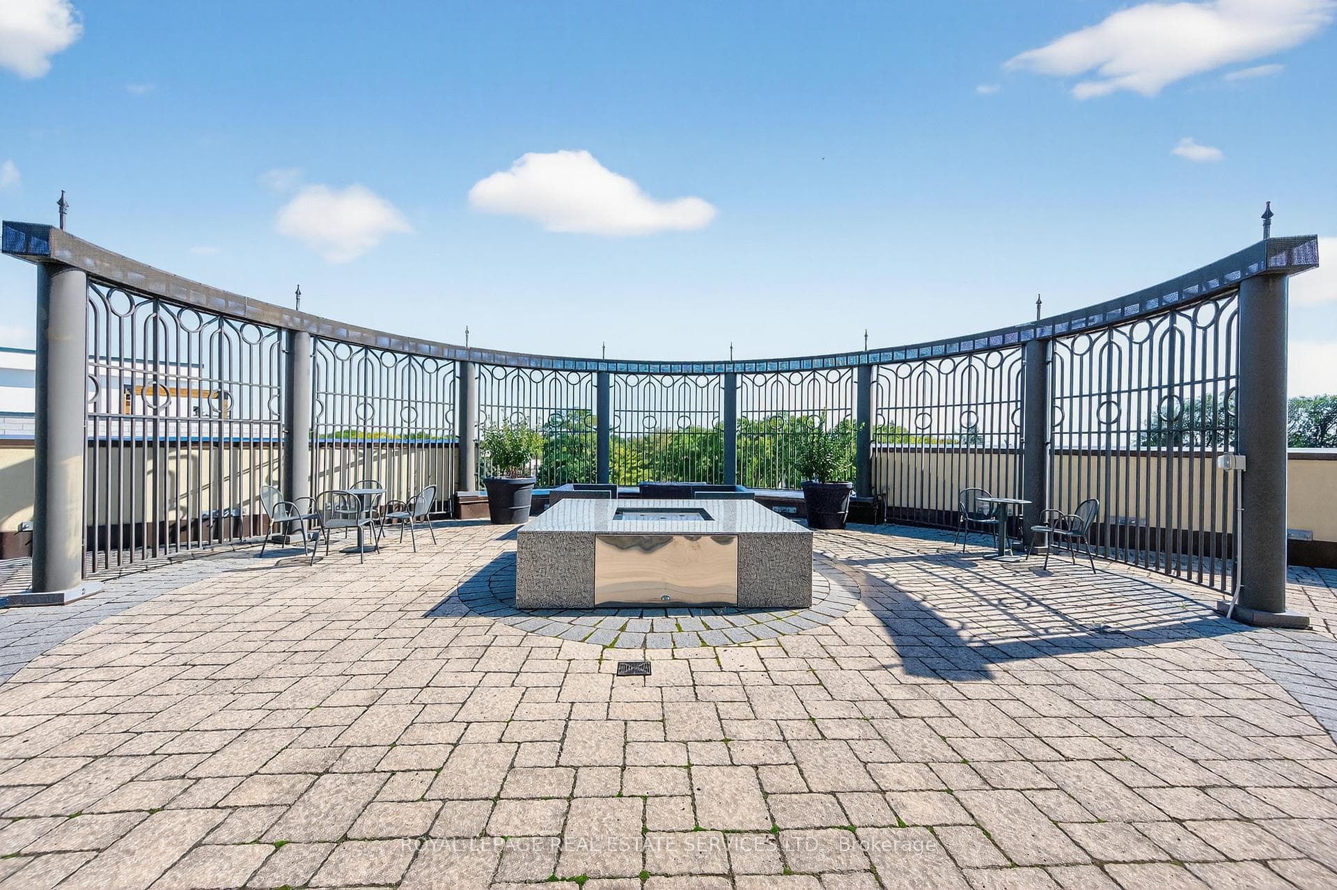 205 Lakeshore Road Unit 410 photo 48