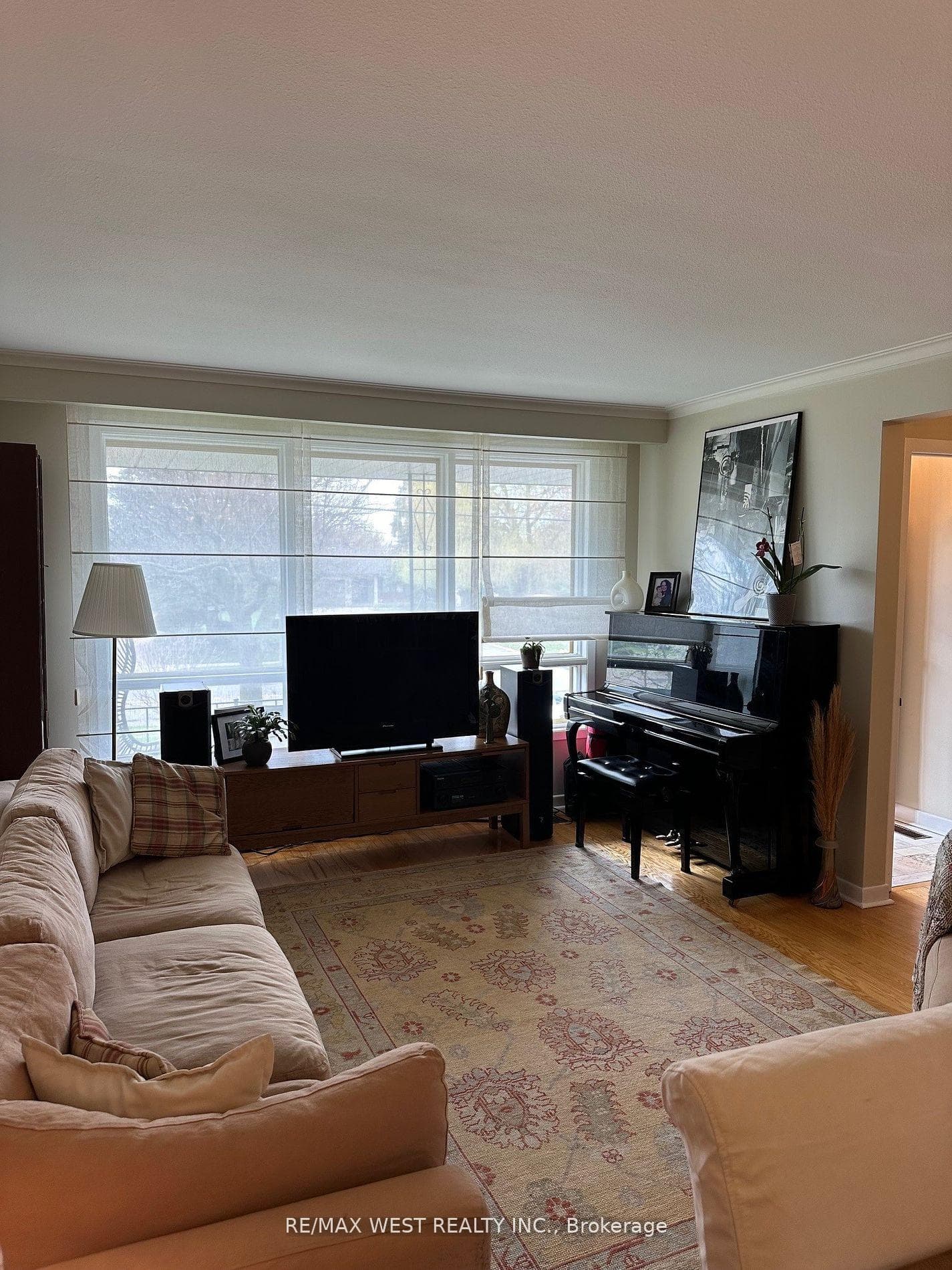382 Maple Leaf Drive photo 4