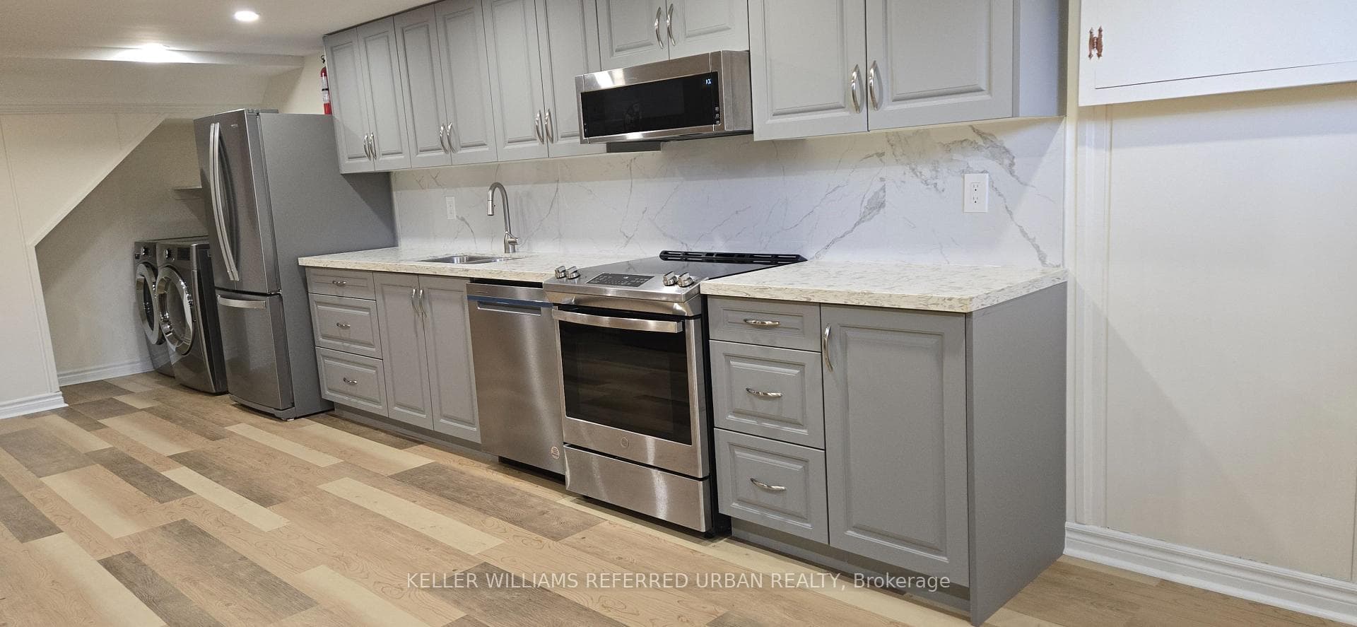 49 Halkin Crescent Unit Bsmt photo 5
