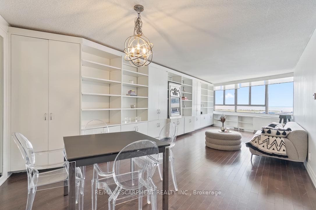 250 Queens Quay Unit 1803 photo 5