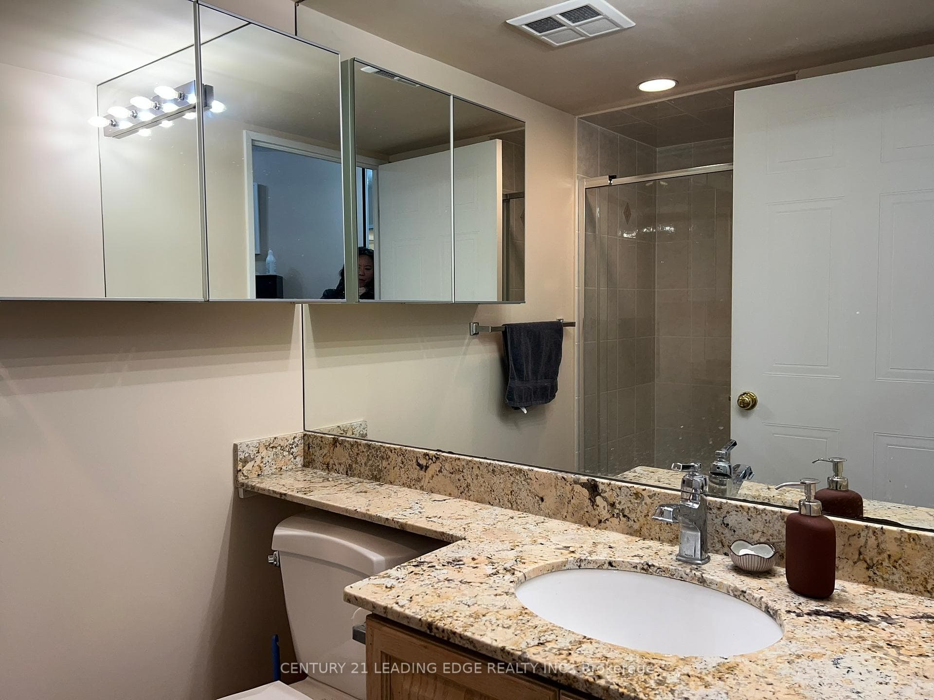 750 Bay Street Unit 805 photo 11