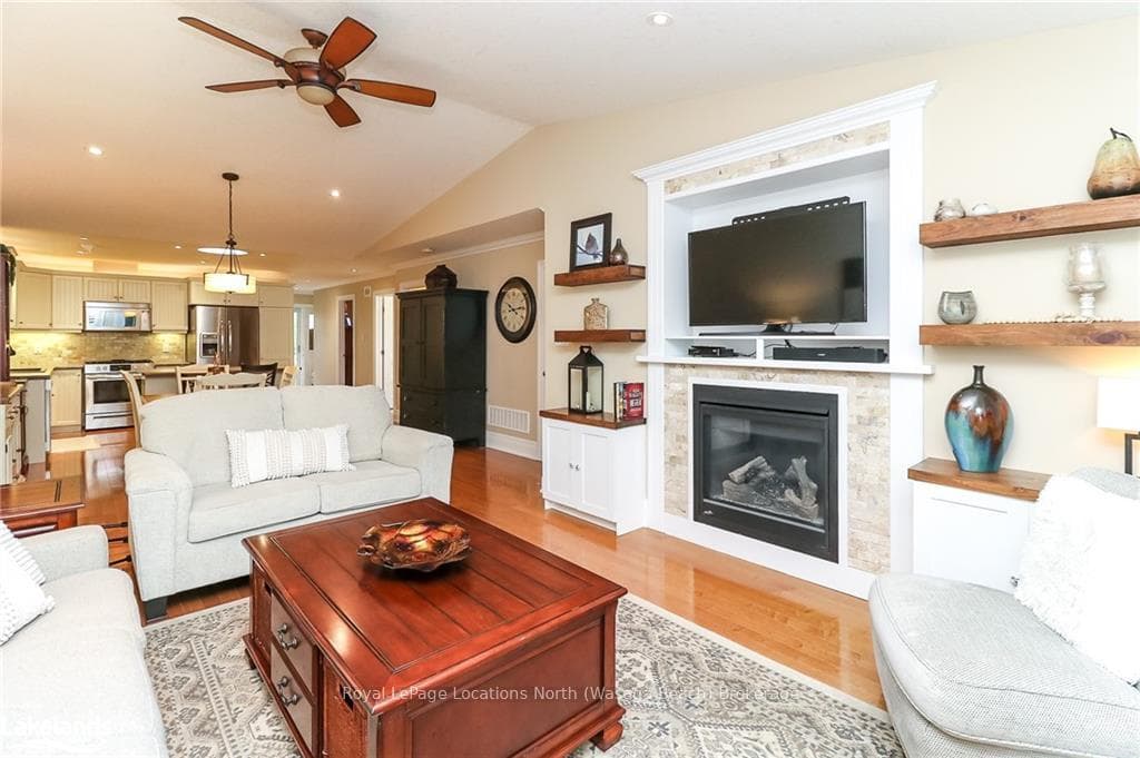 35 CHESTNUT Lane photo 28