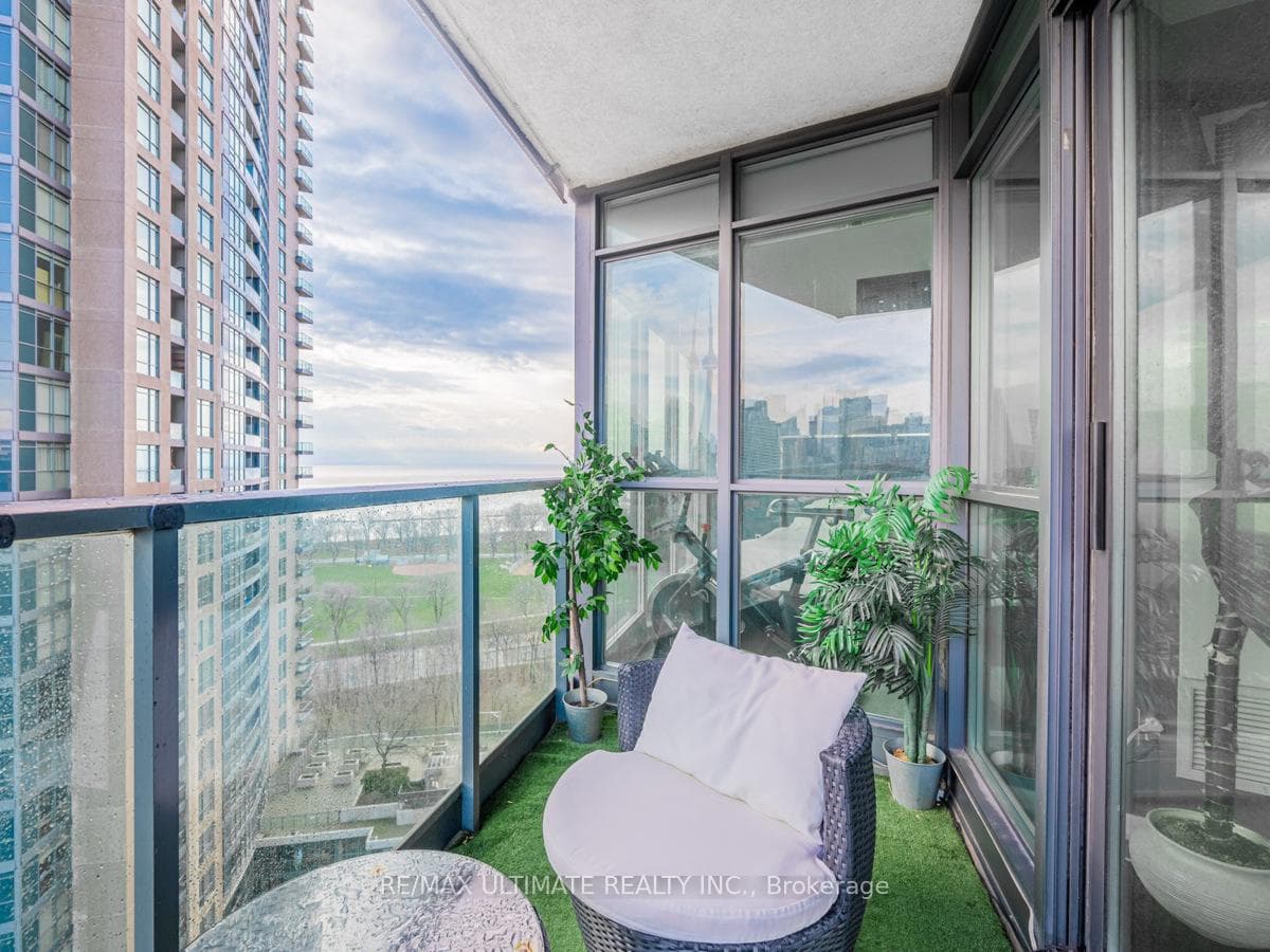 231 Fort York Boulevard Unit 1911 photo 20