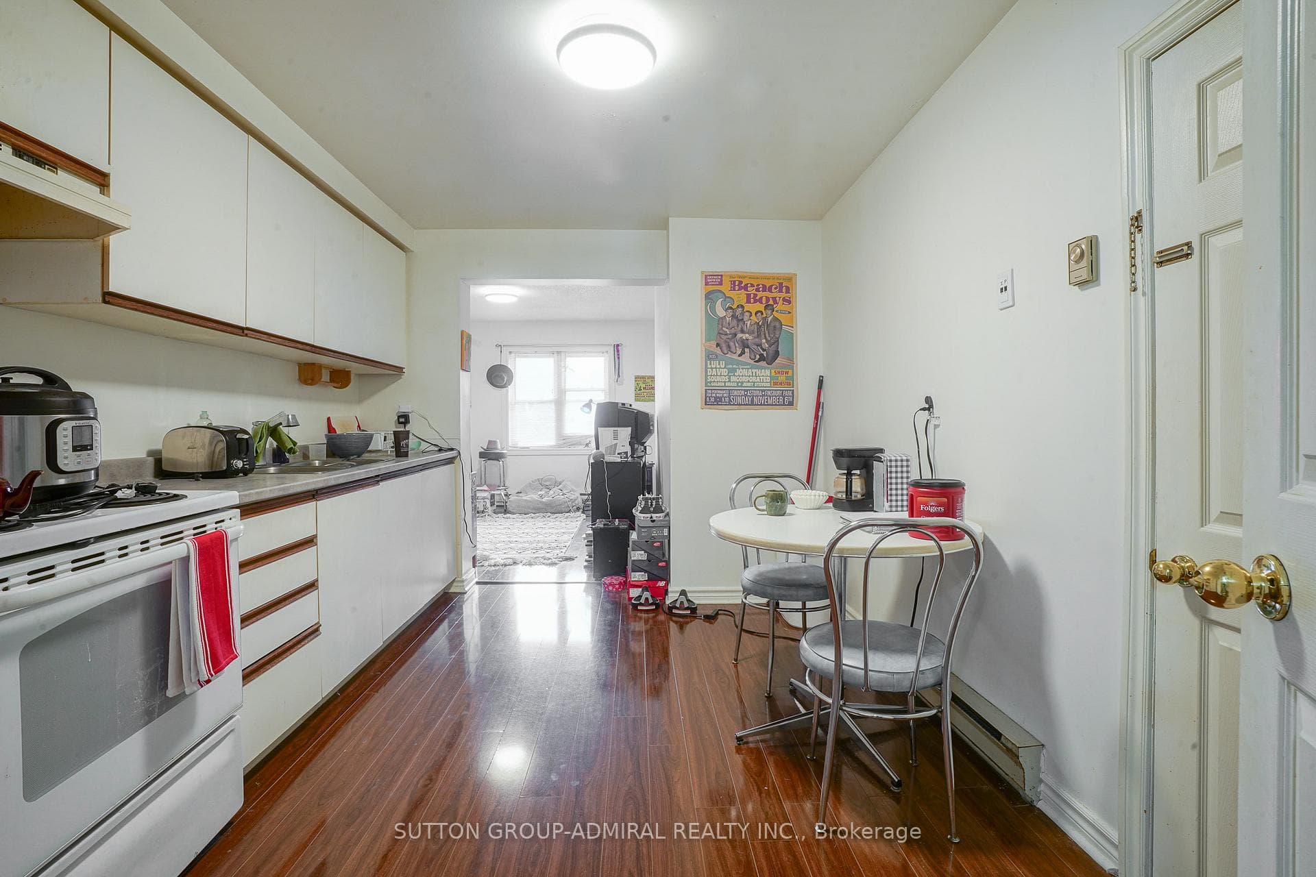 644 Srigley Street photo 16