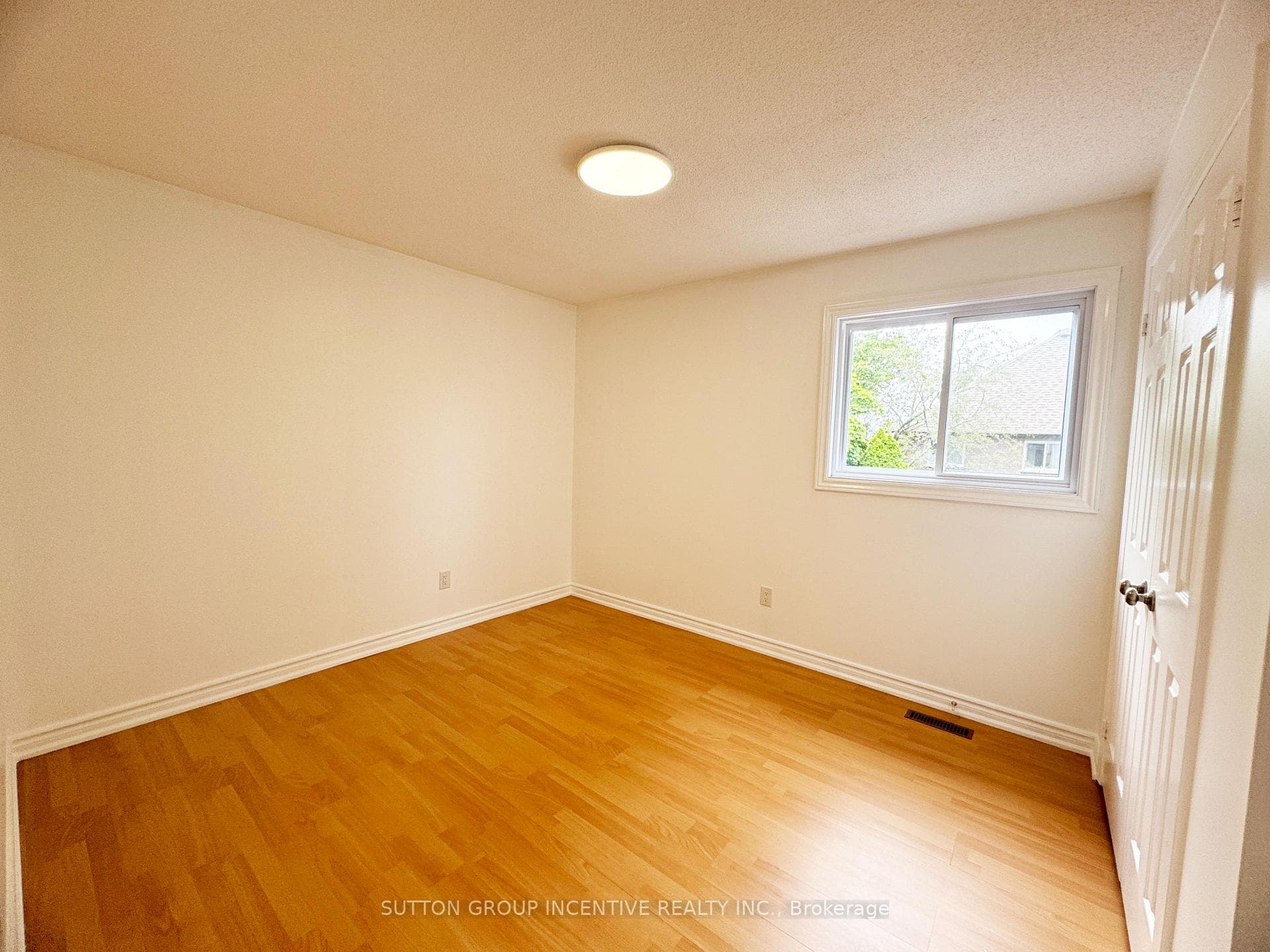 6 CARRUTHERS Crescent photo 29