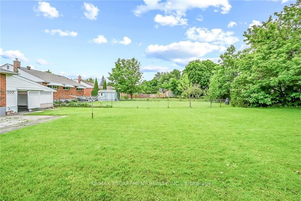 12 Hoover Crescent photo 37