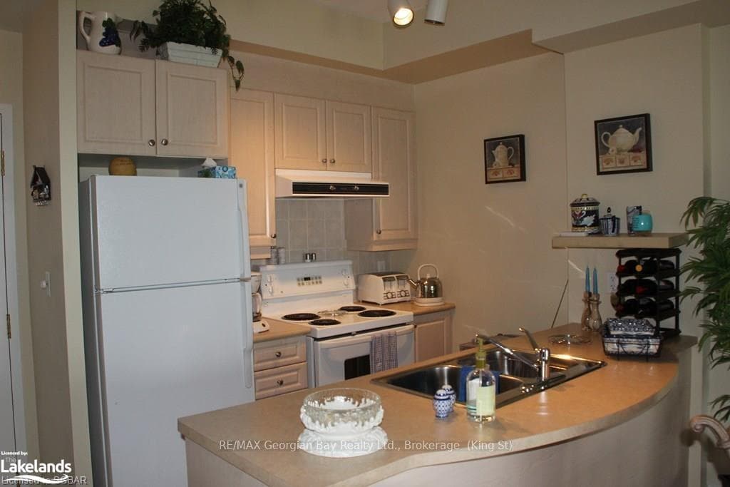 280 ABERDEEN Boulevard Unit 104 photo 4