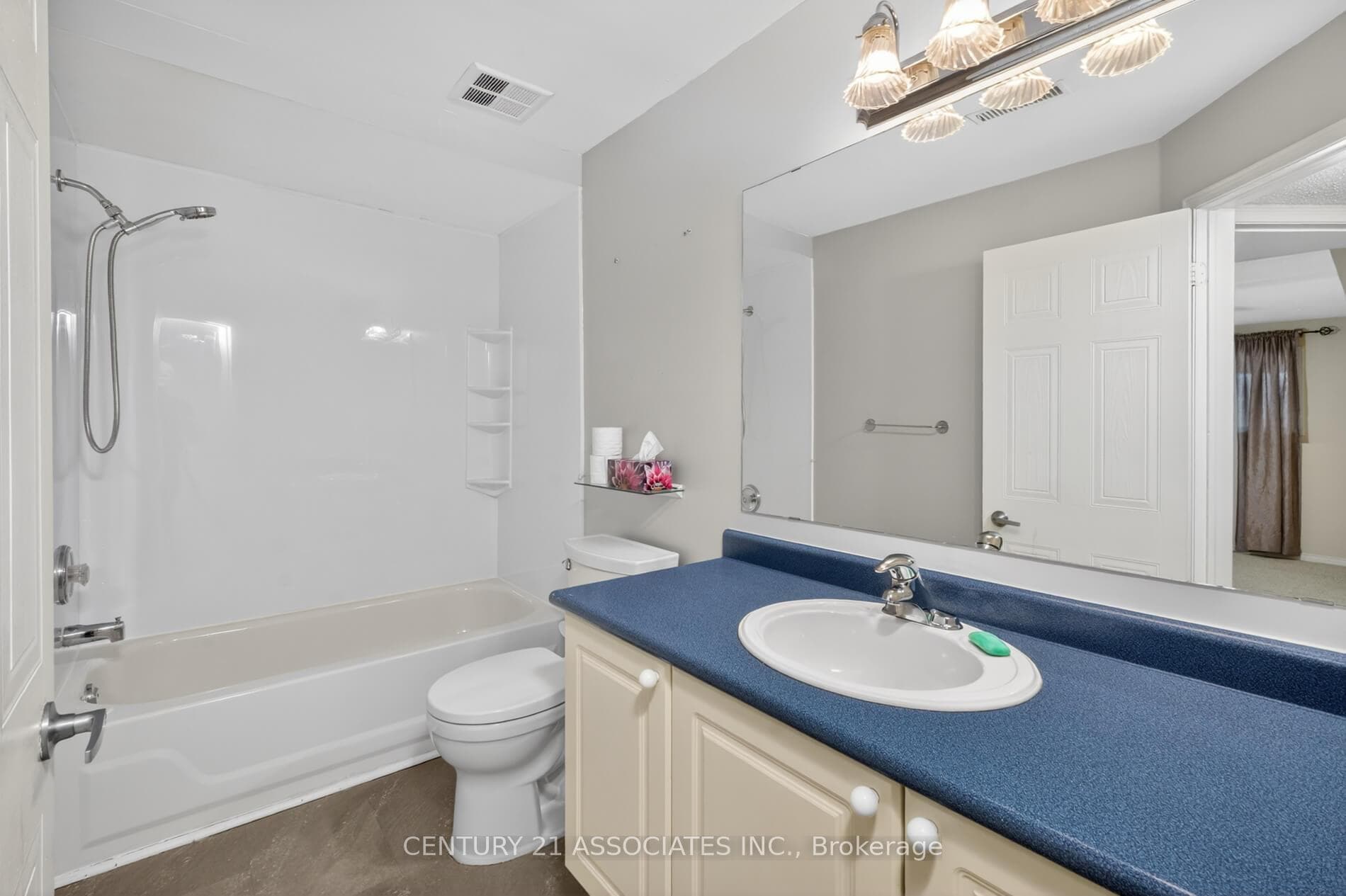1817 Woodgate Court photo 31