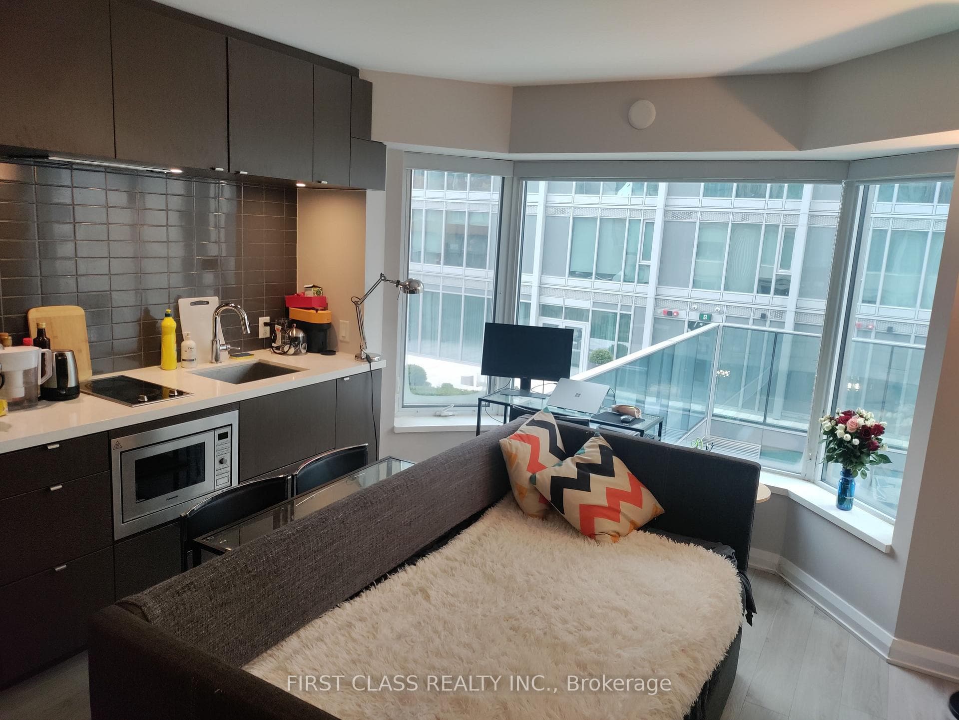 155 Yorkville Avenue Unit 510 photo 2