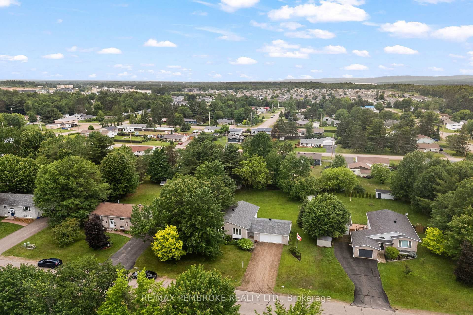 44 Ravenwood Crescent photo 3