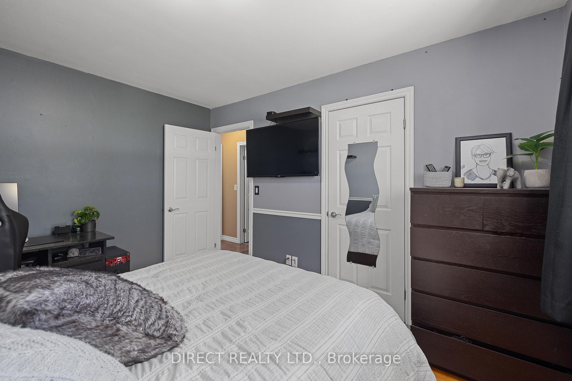 374 Farnham Road photo 12