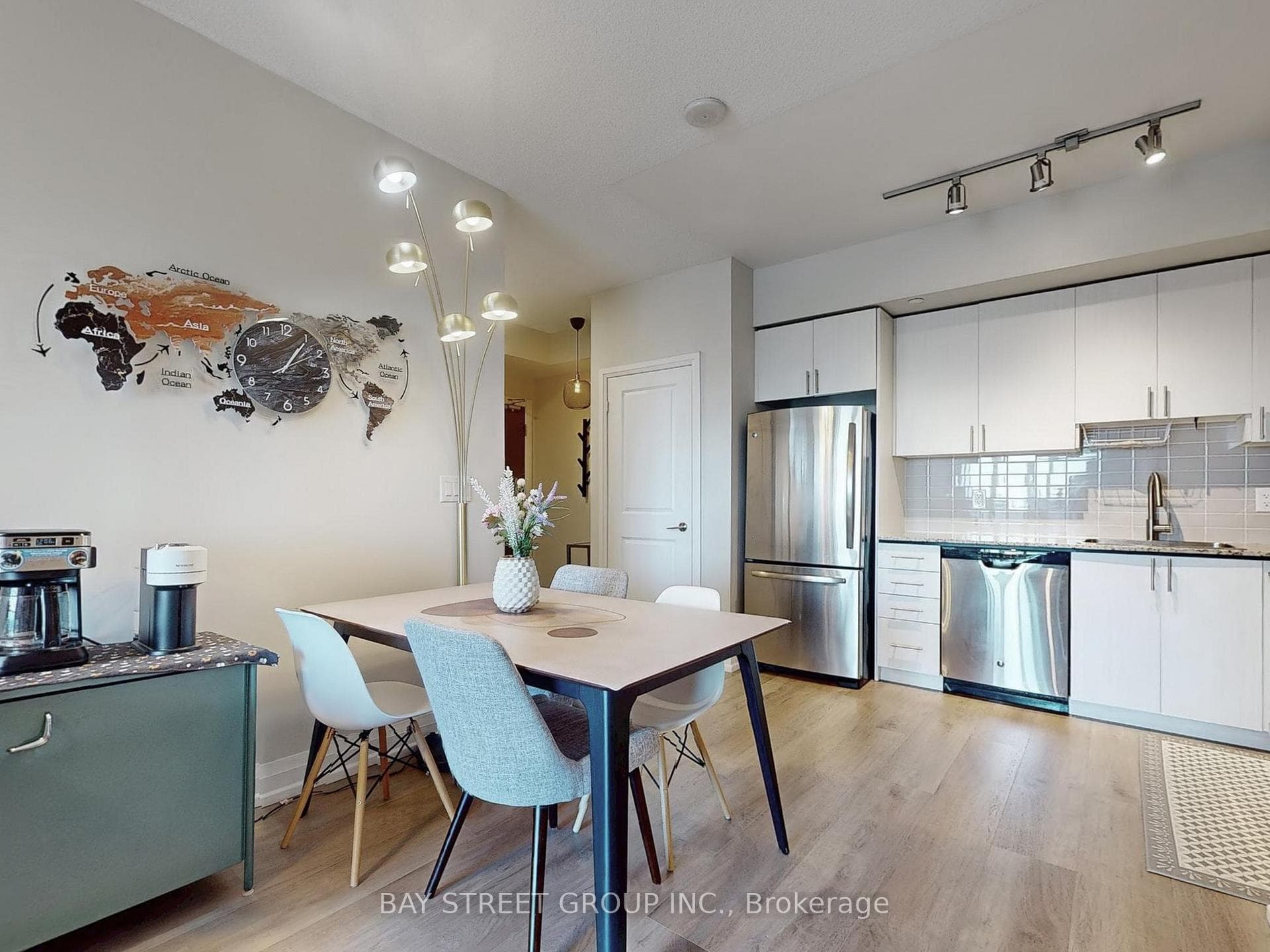 7171 Yonge Street Unit 1415 photo 2