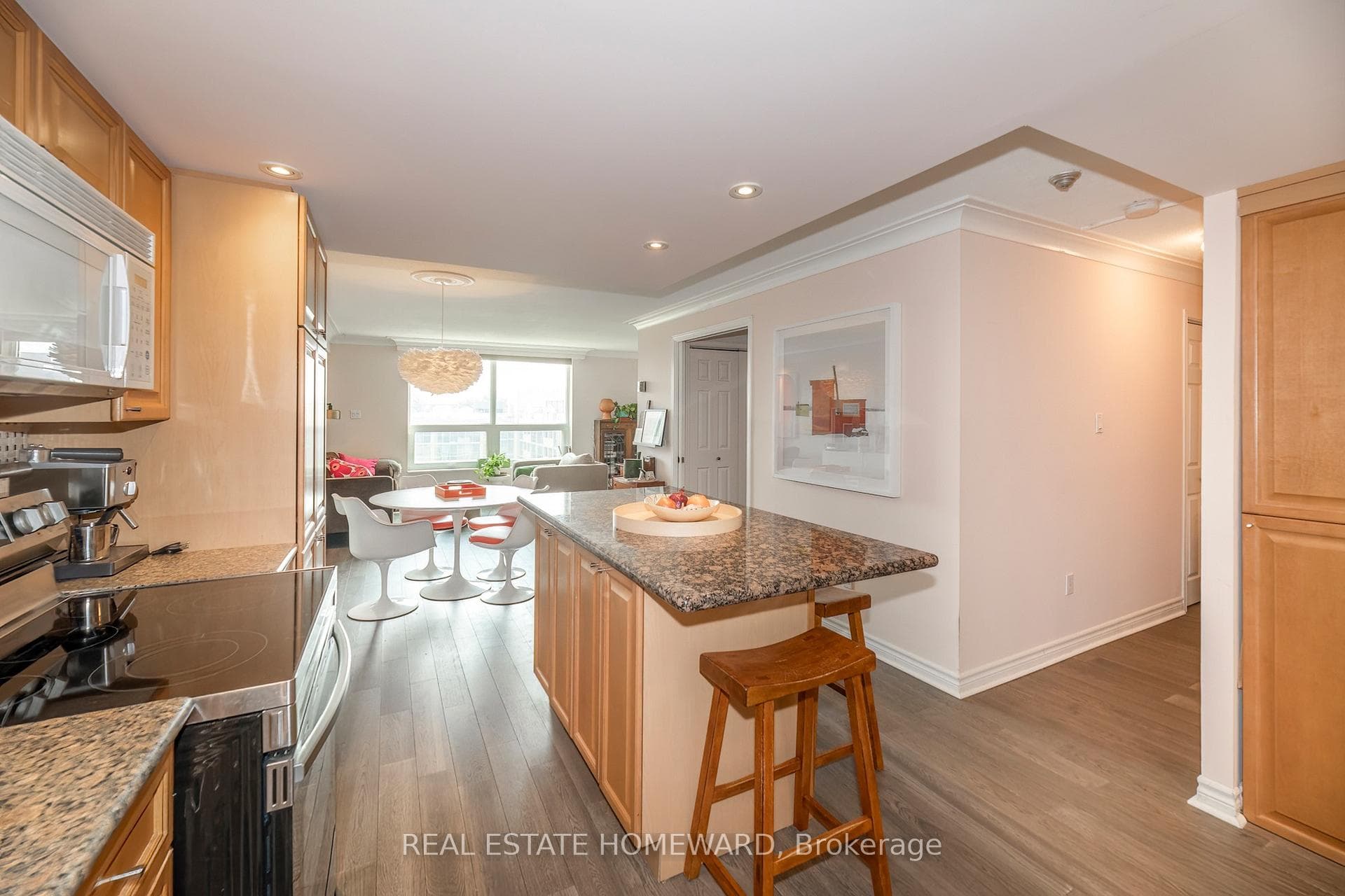 77 Maitland Place Unit 615 photo 7