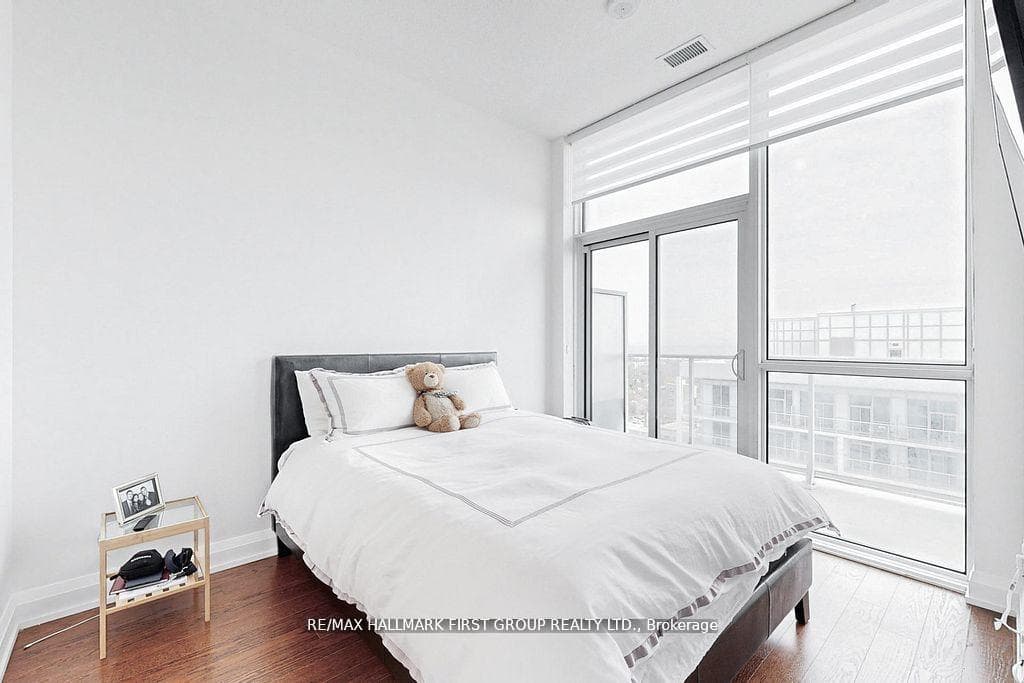 65 Speers Road Unit PH06 photo 22
