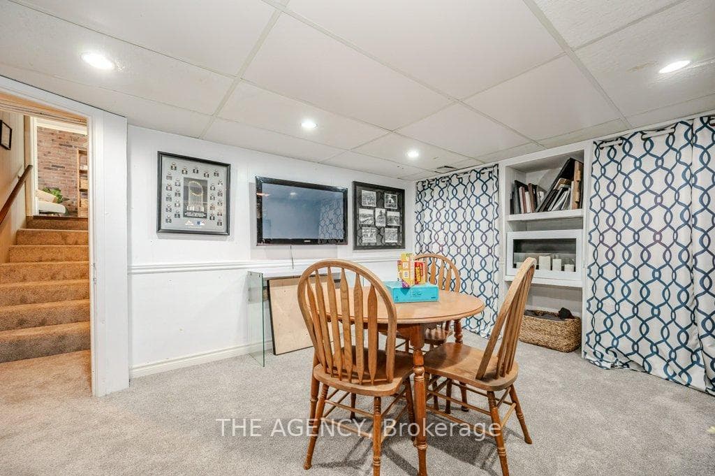 111 Lyndhurst Drive photo 30