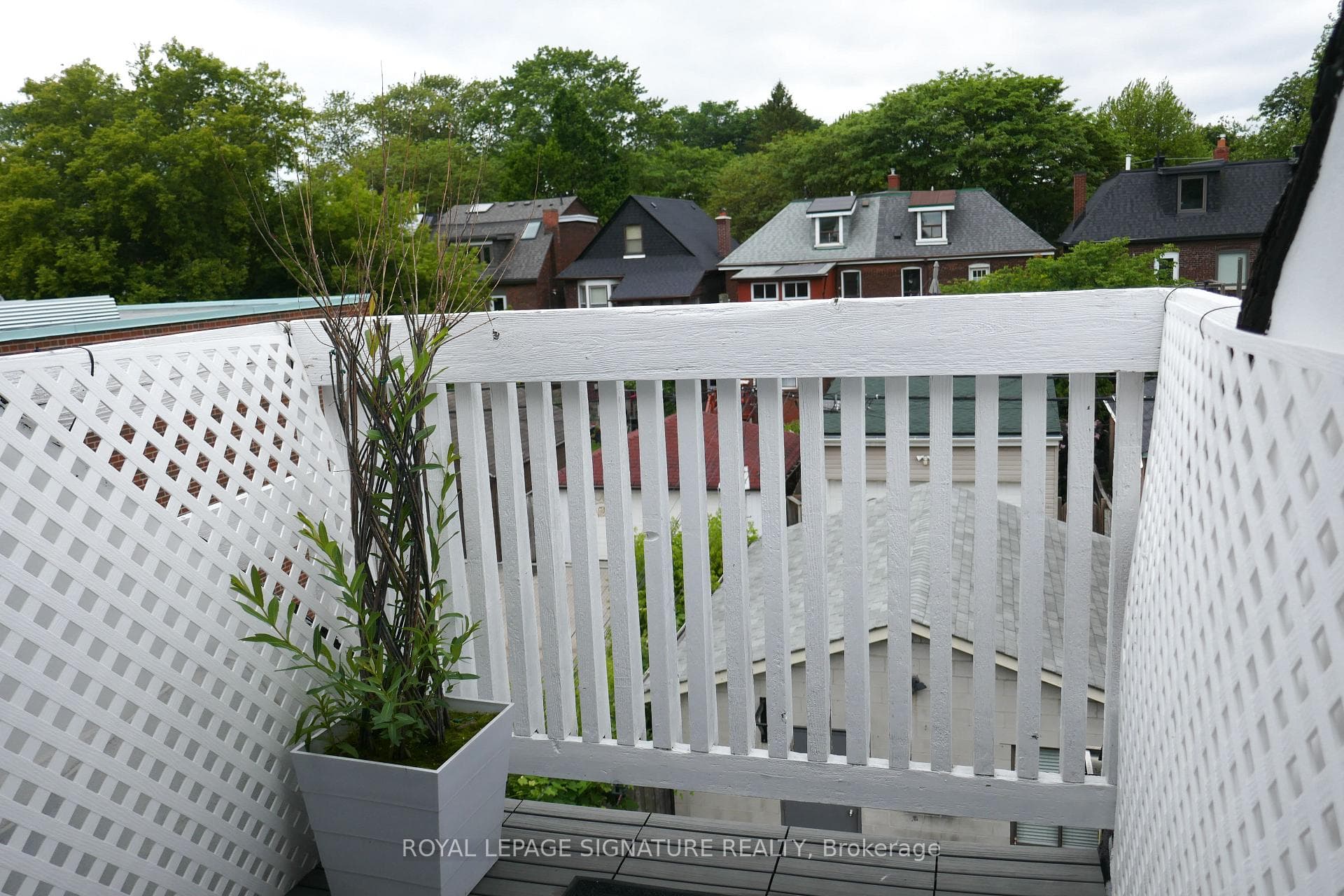 150 Lansdowne Avenue Unit 4 photo 9