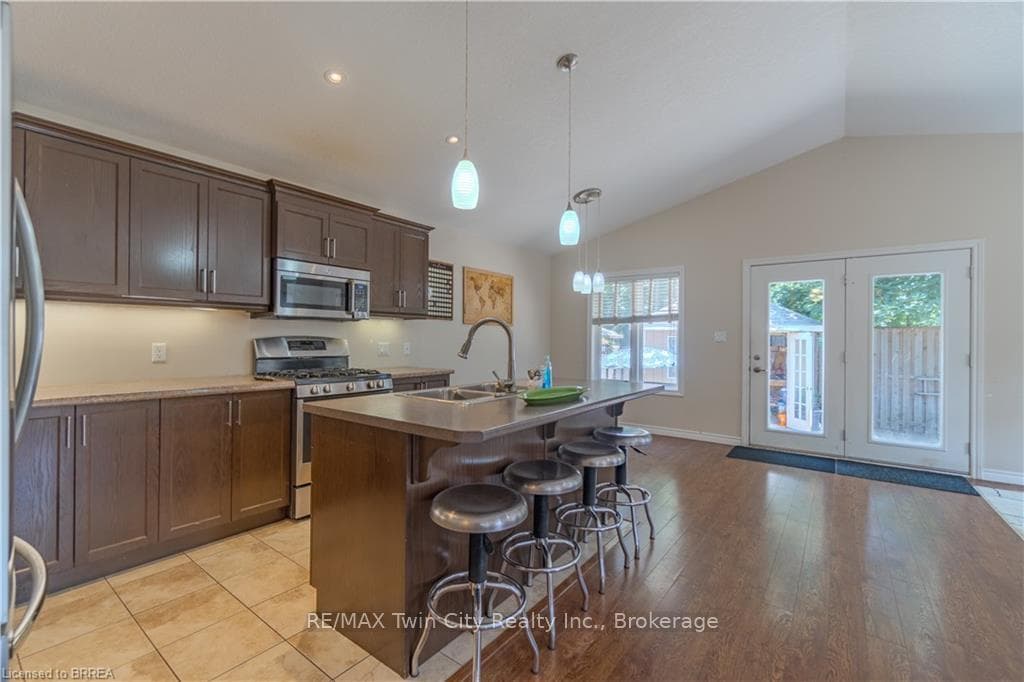 111 Peel Street photo 4