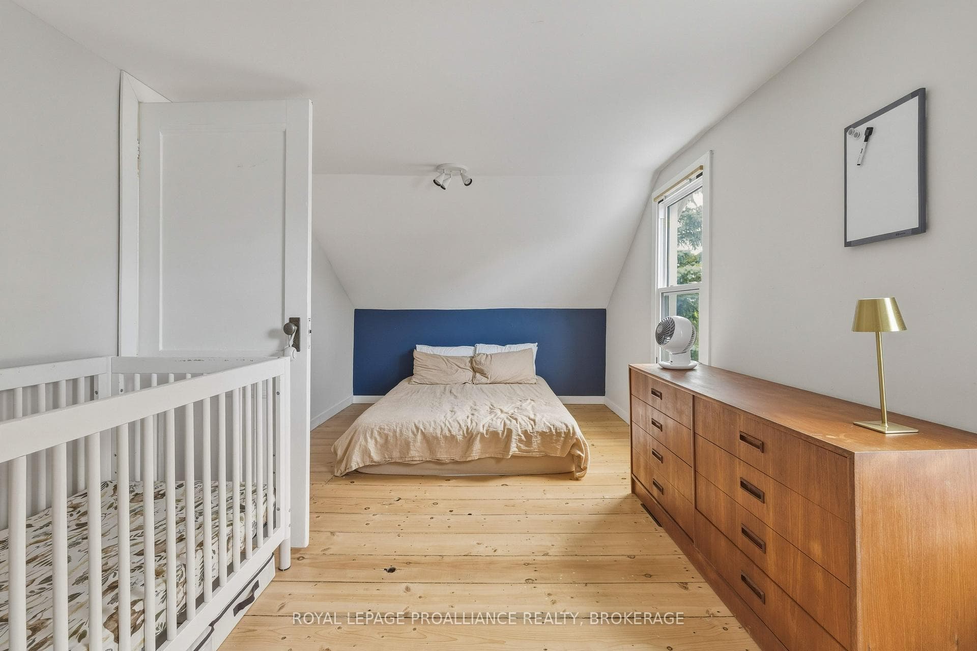 636 Macdonnell Street photo 21