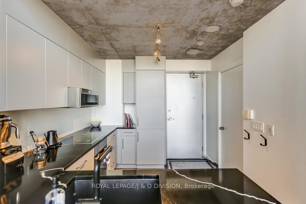 255 Richmond Street Unit 617 photo 8