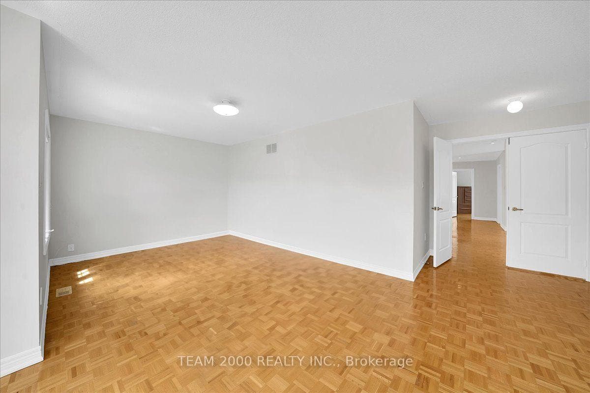 26 Crown Crescent photo 23