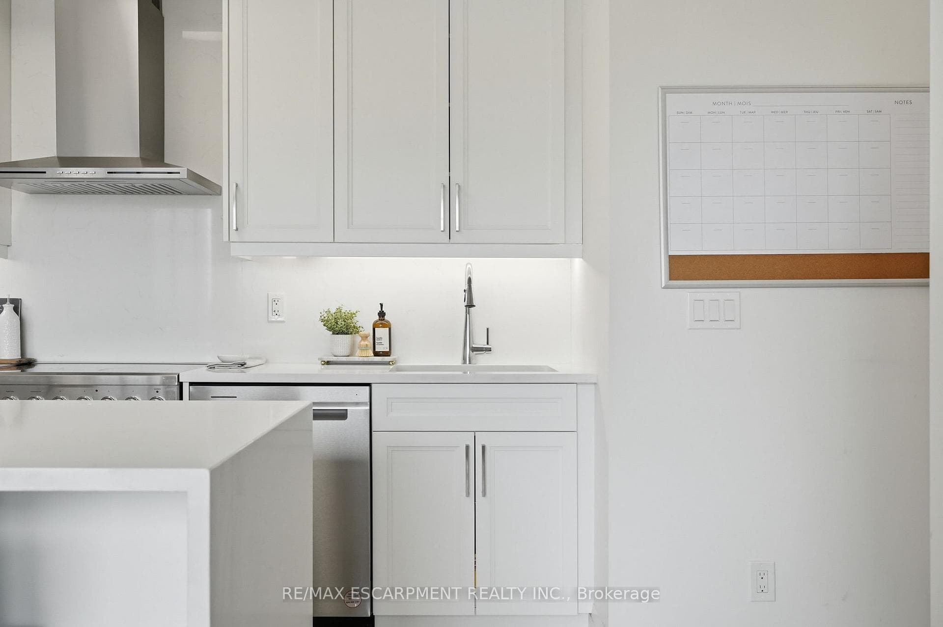 500 Brock Avenue Unit 909 photo 18