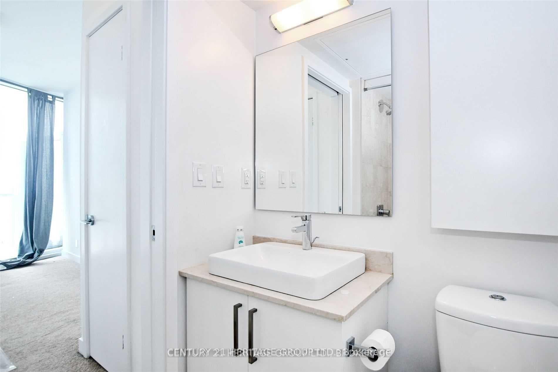 12 York Street Unit 5202 photo 15