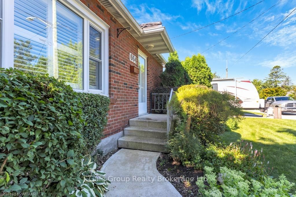 664 SHENSTONE Avenue photo 6