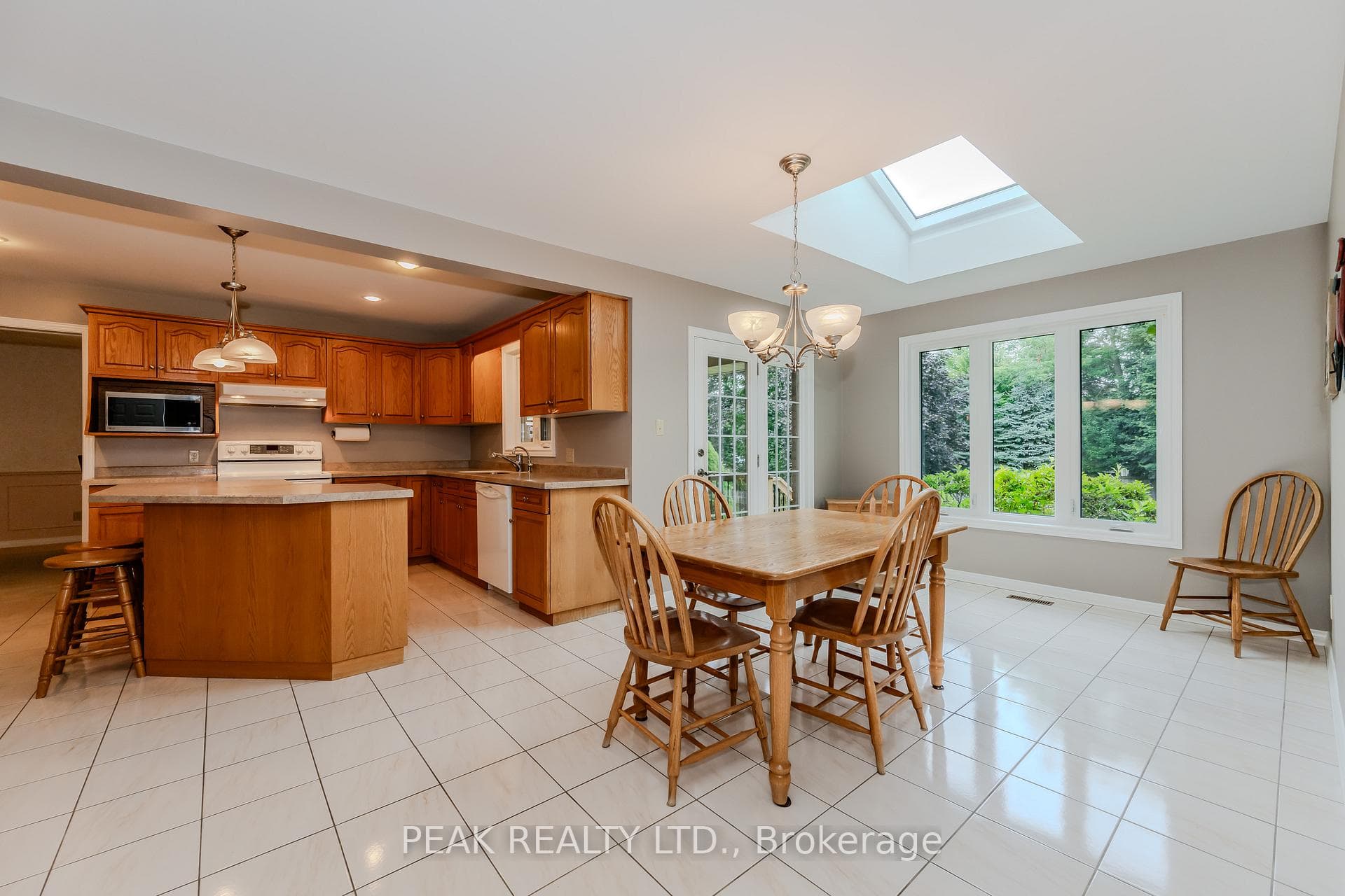 600 Stonebury Crescent photo 12