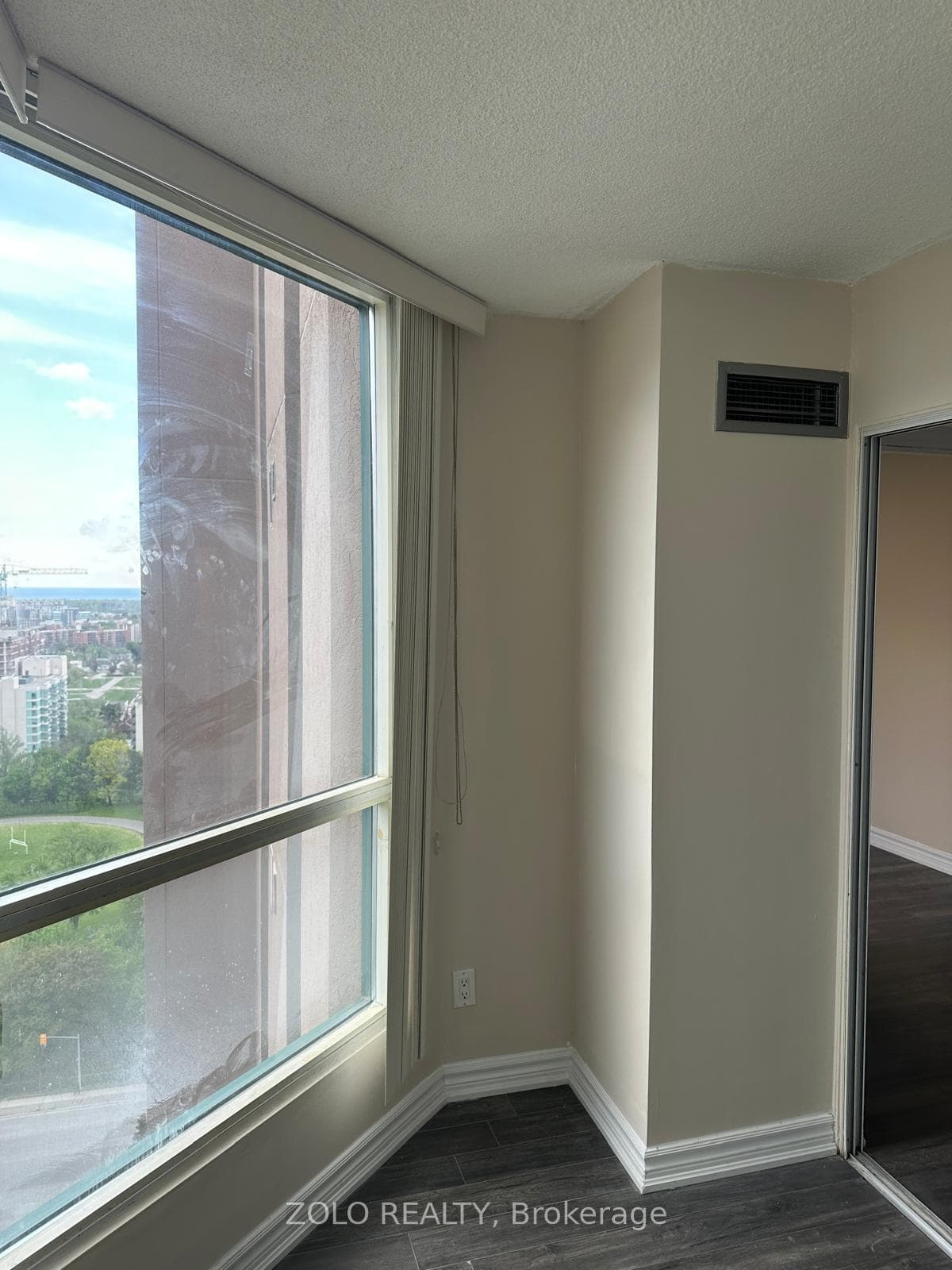 145 Hillcrest Avenue Unit 2111 photo 8
