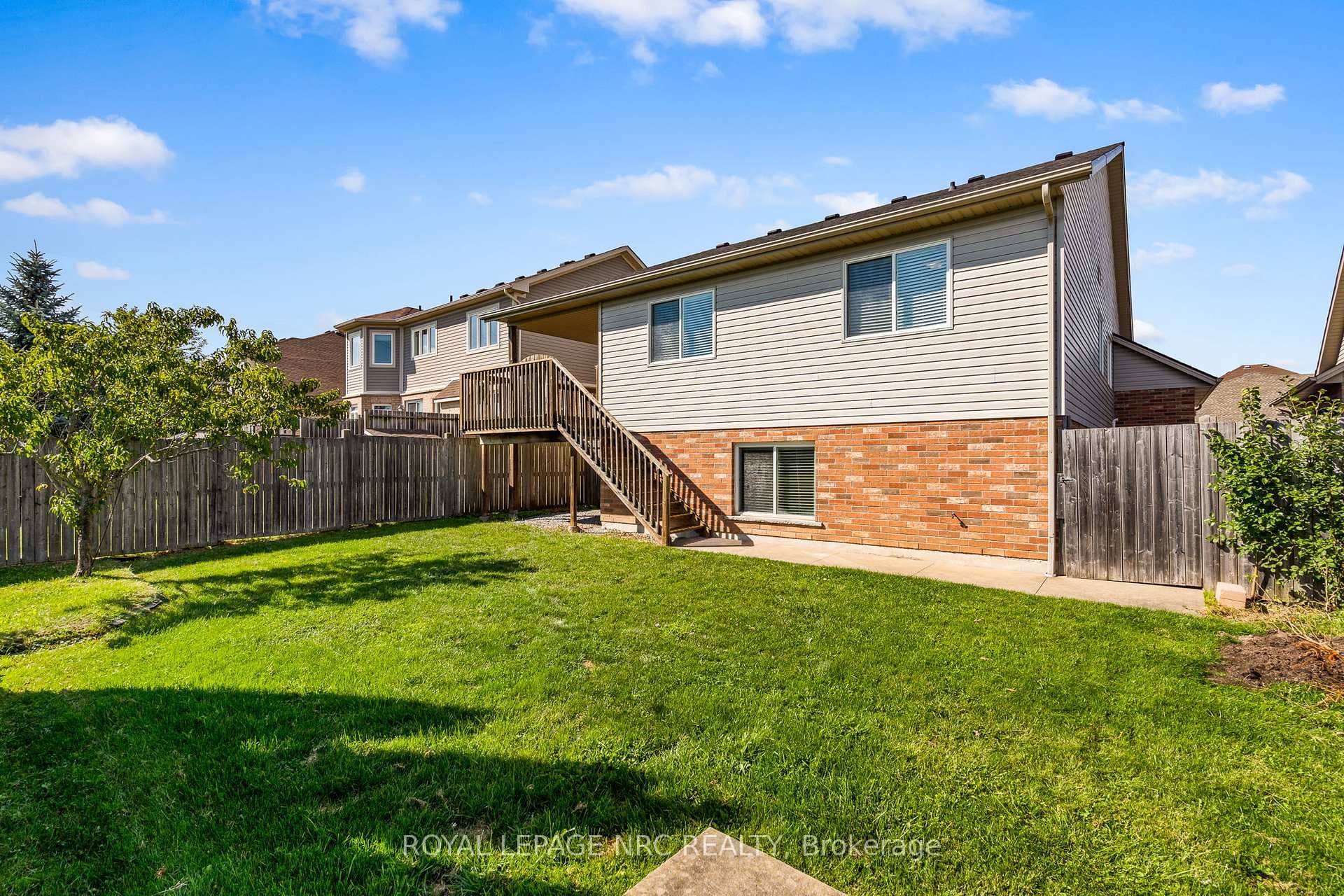 8710 Milomir Street photo 32