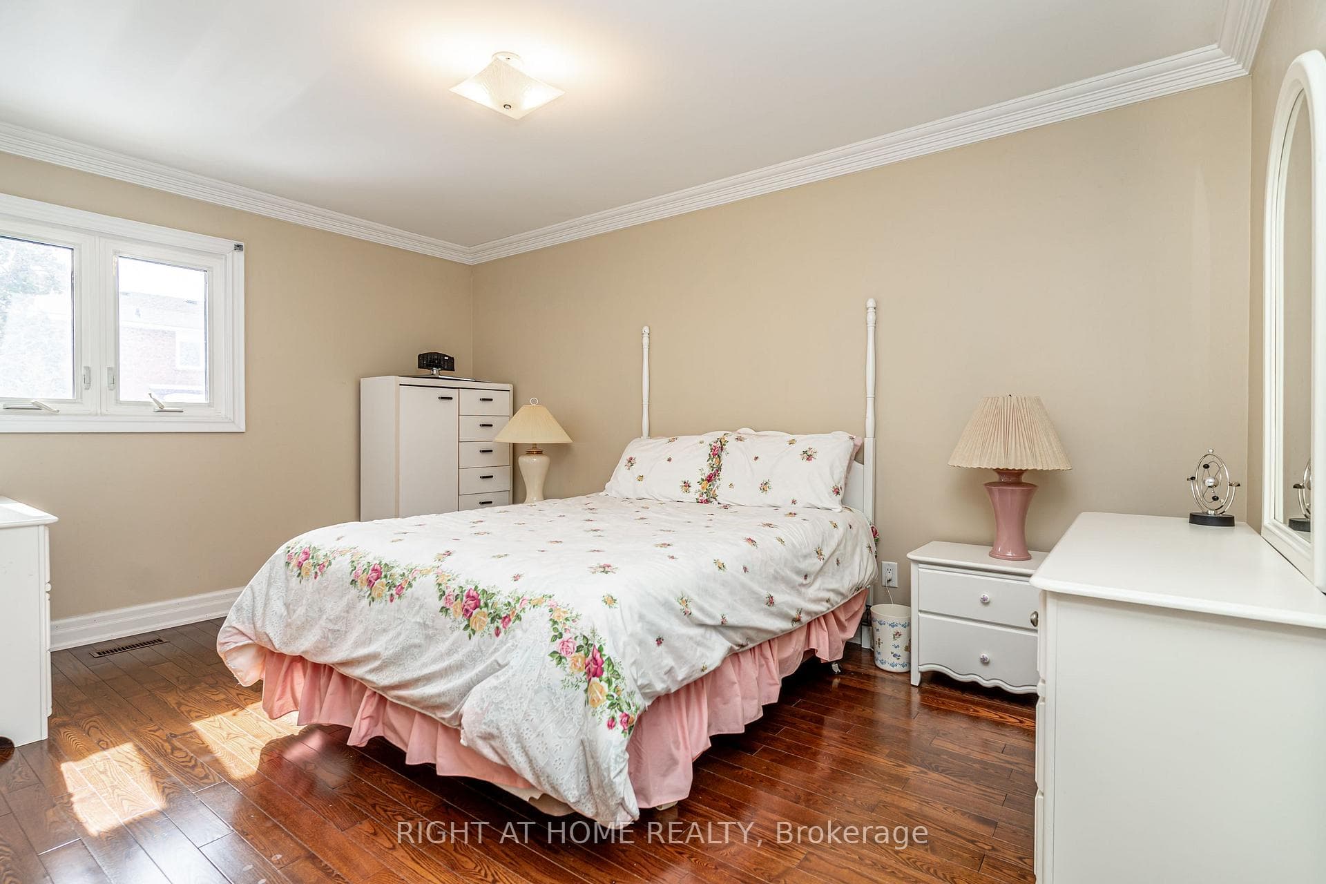2136 Wincanton Crescent photo 26