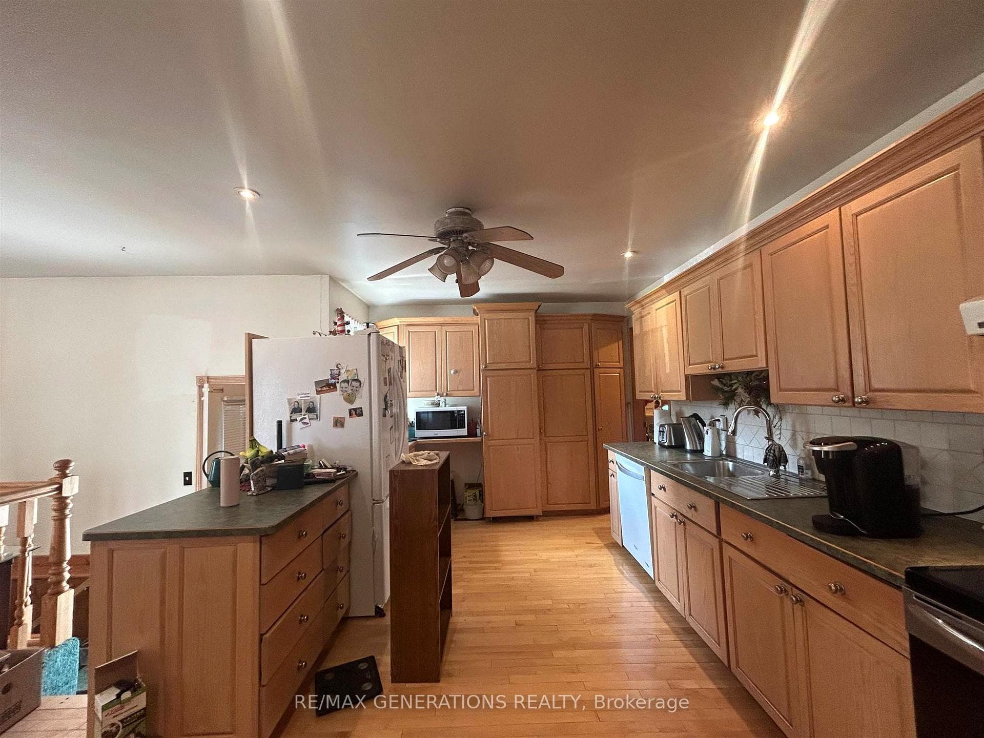 121 Willow Road photo 5