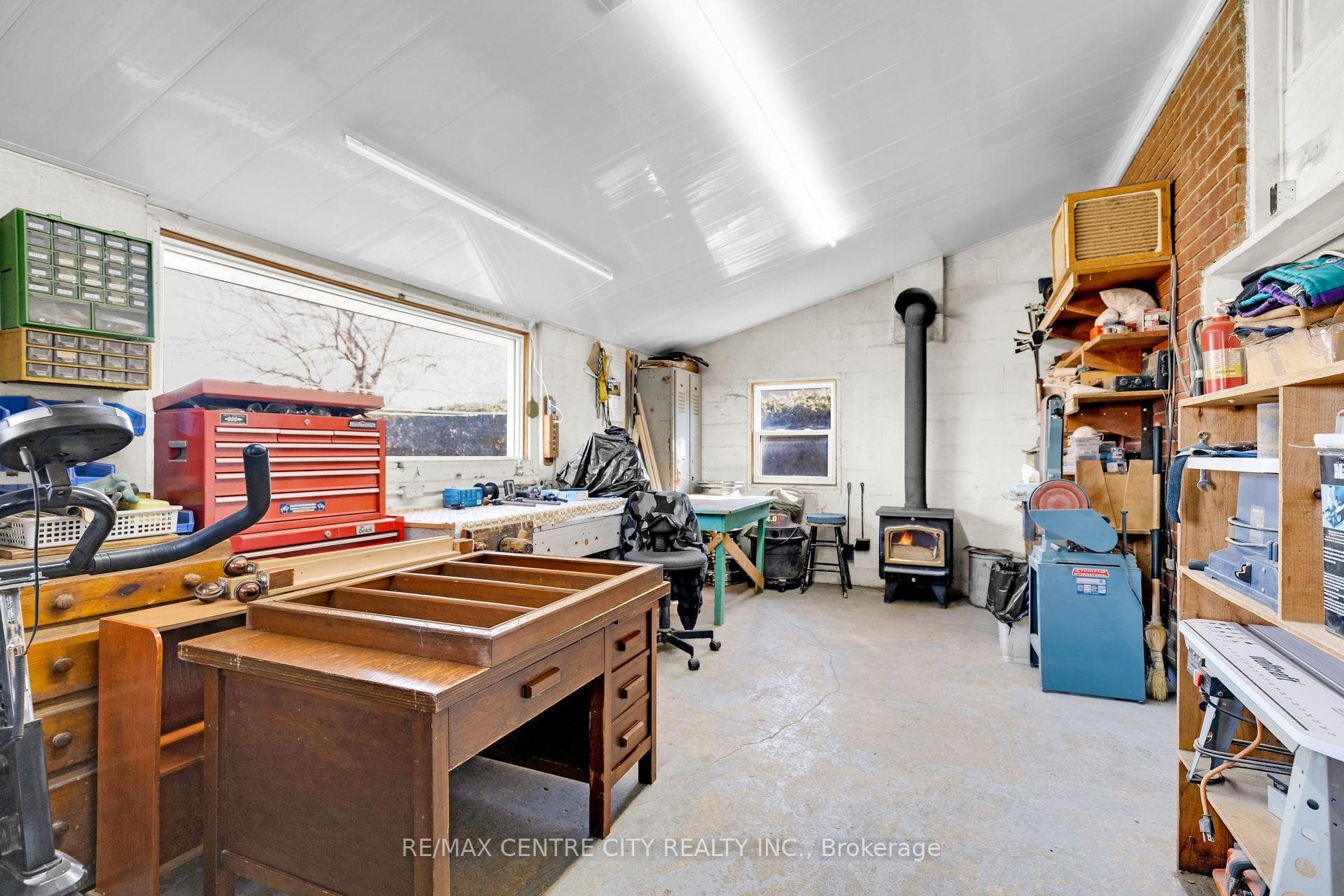 12094 Wellington Road photo 31