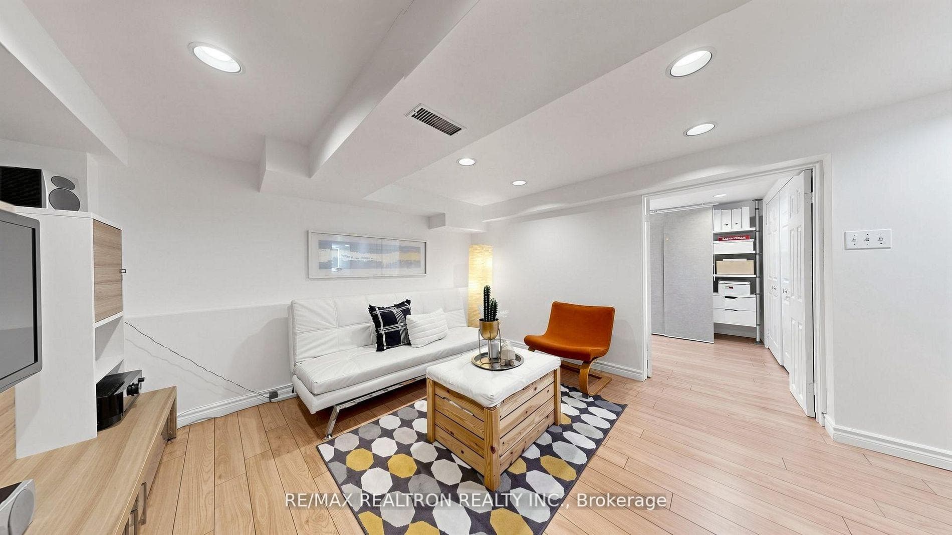 52 Three Valleys Drive Unit 2 photo 28