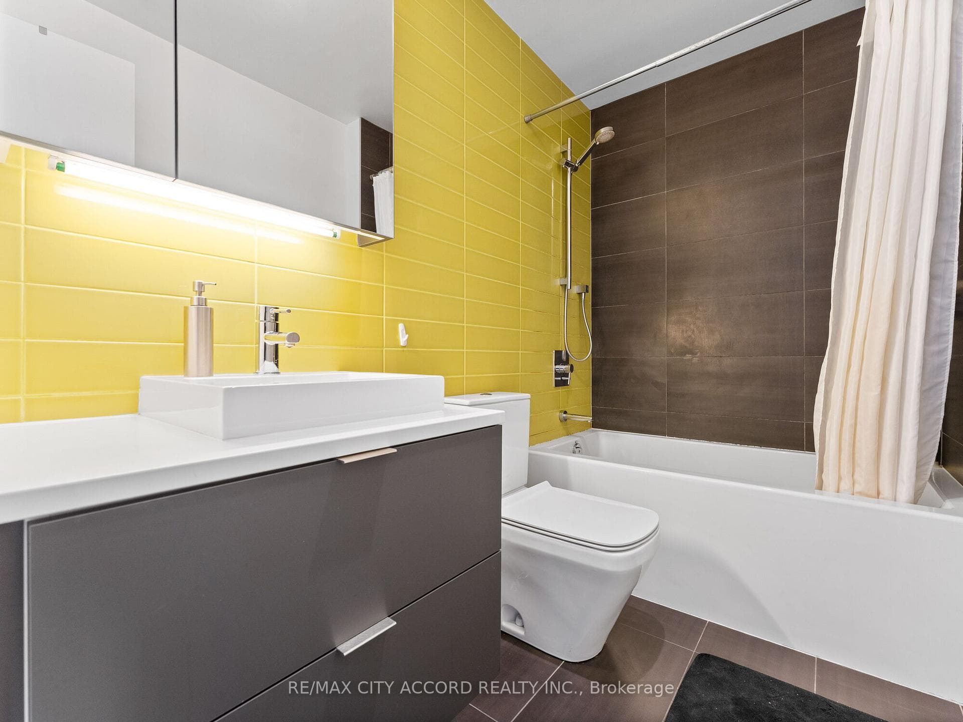 170 Bayview Avenue Unit 305 photo 12
