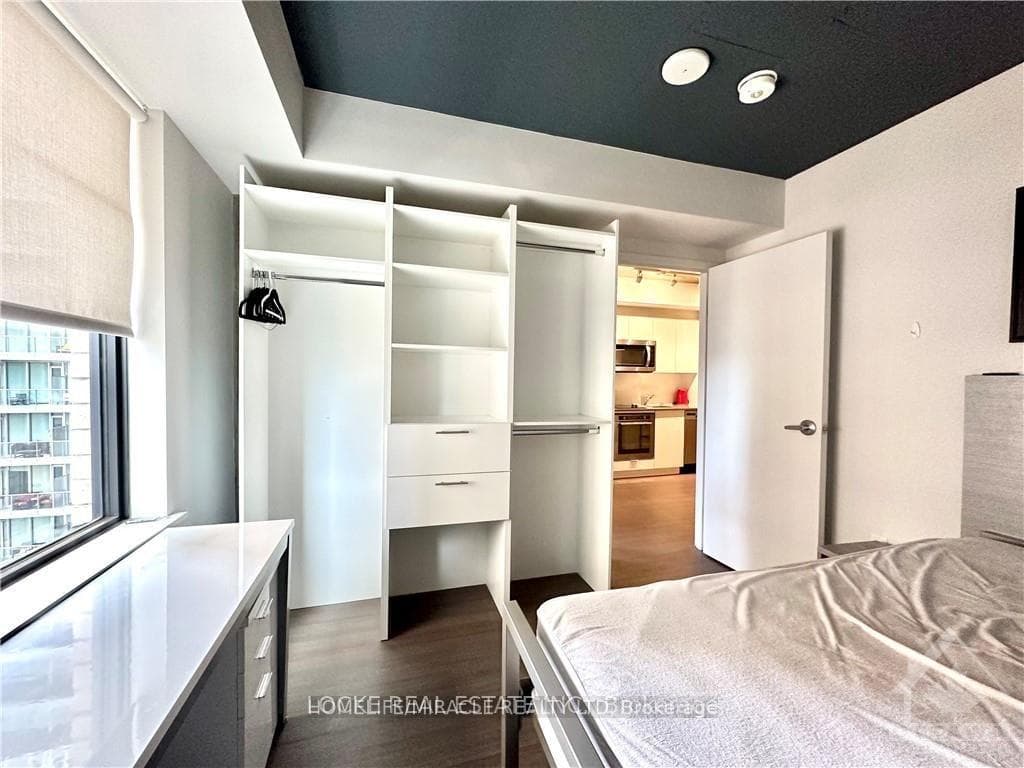 105 Champagne Avenue Unit 1610 photo 5