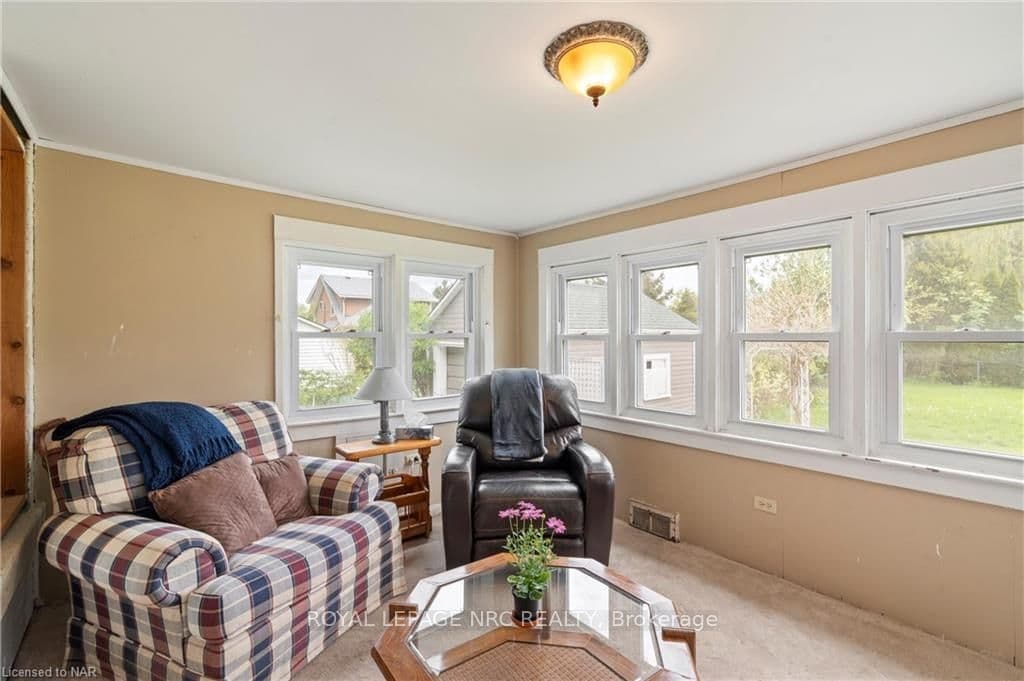 80 ROBINSON Street photo 24