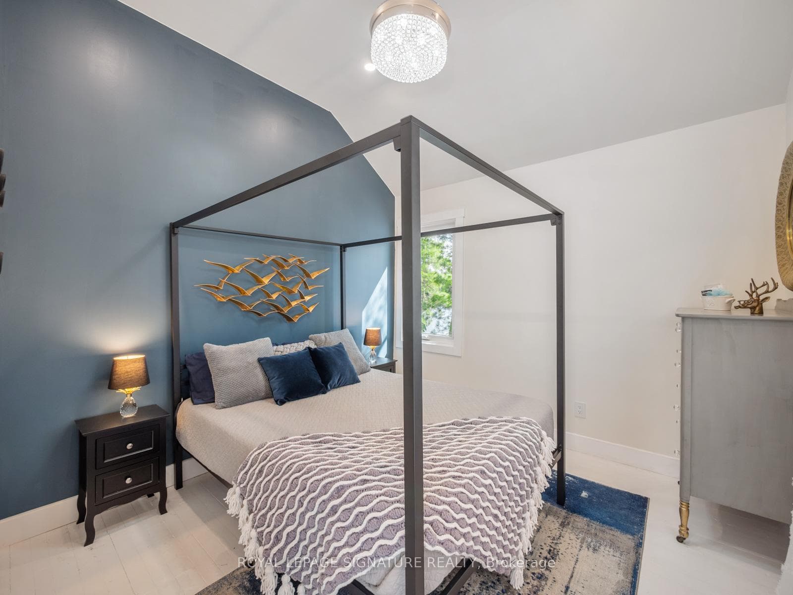 Front Bedroom (4)