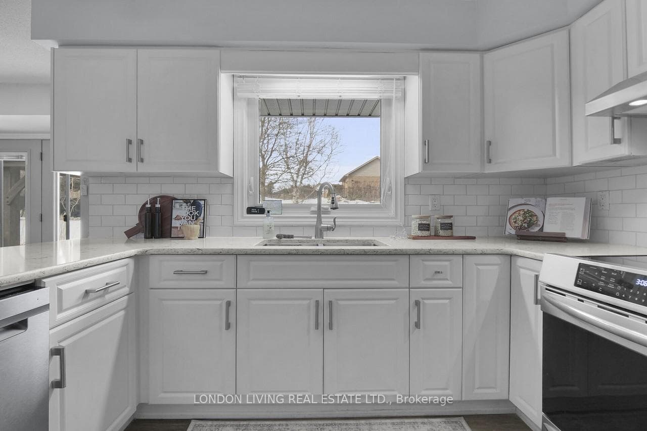 18 Pioneer Drive photo 13