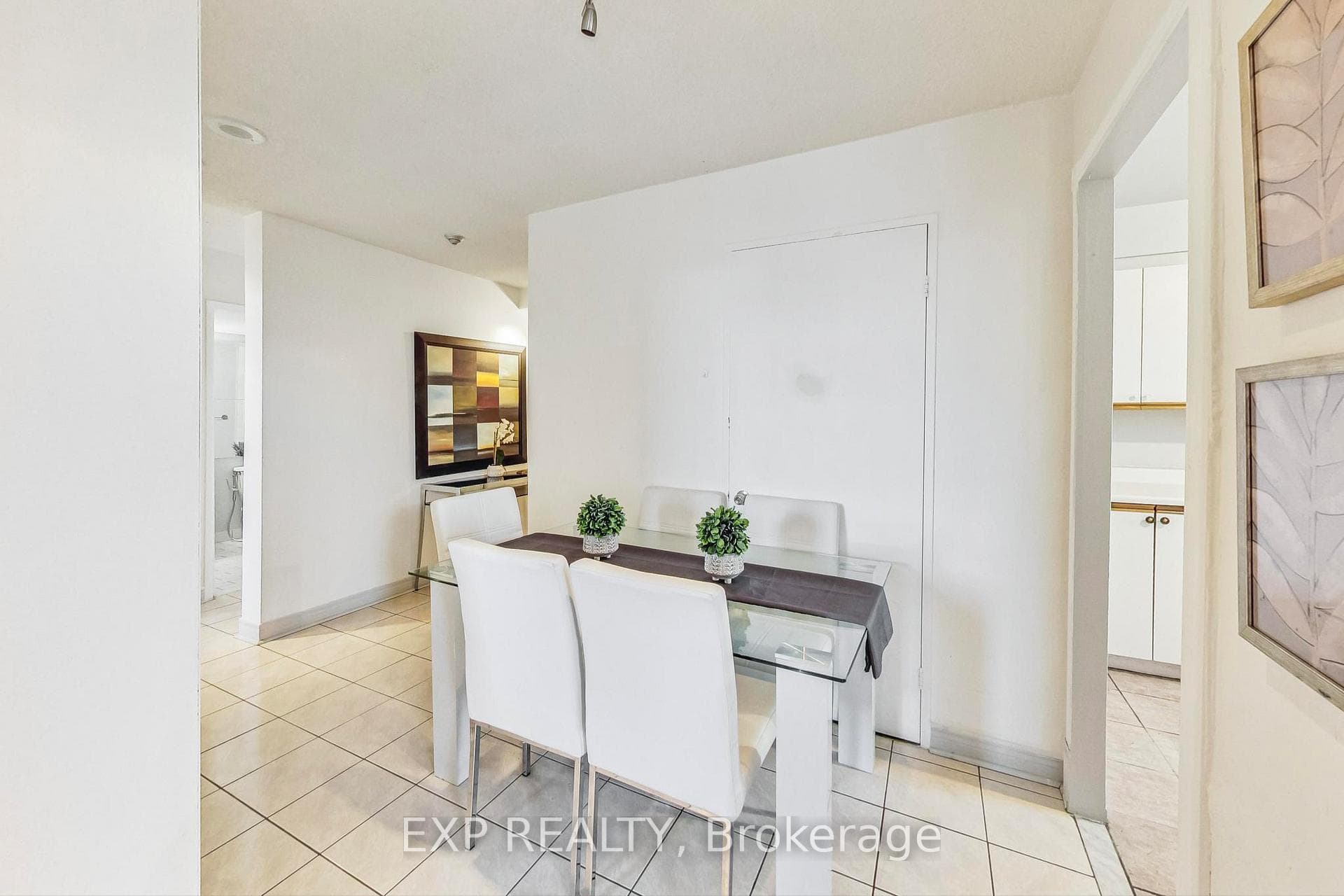 3559 Eglinton Avenue Unit 810 photo 8